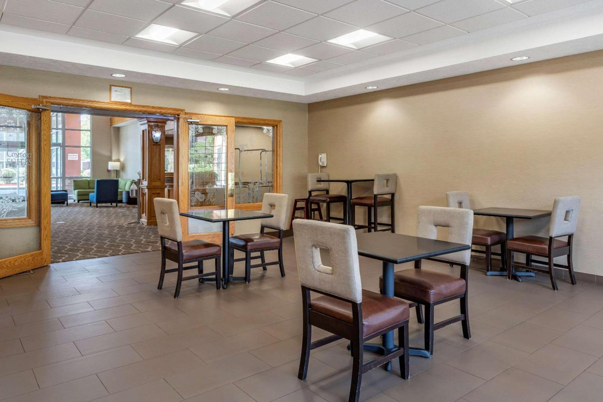 Comfort Suites Salem photo 15