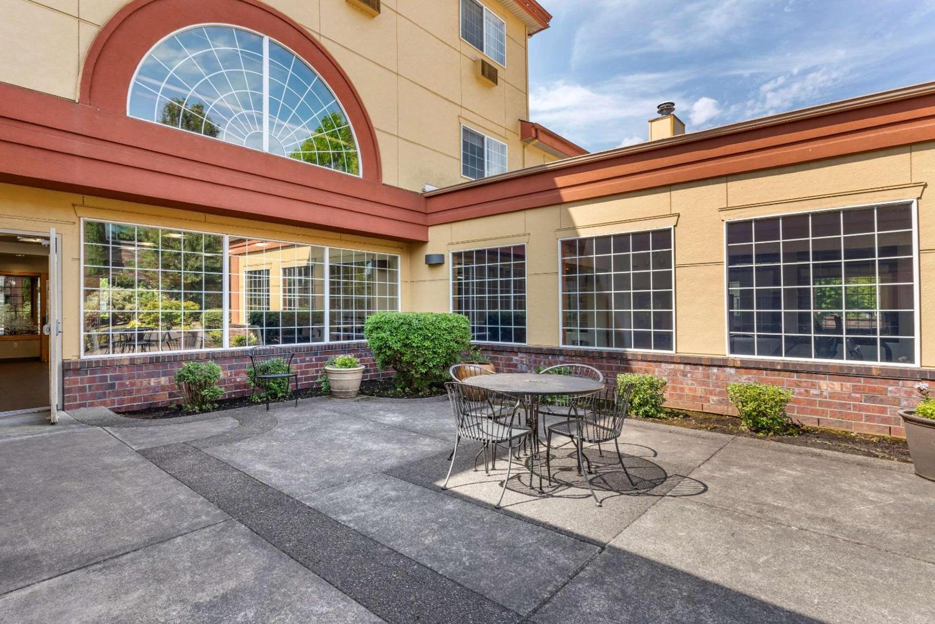 Comfort Suites Salem photo 17