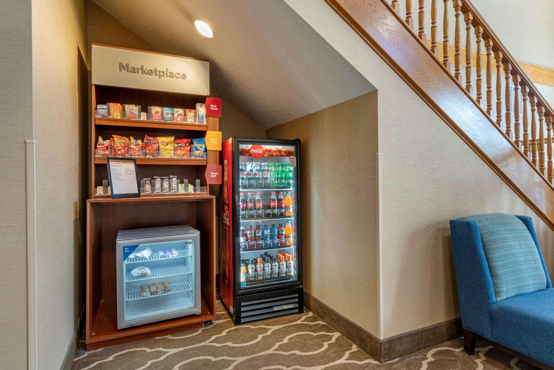 Comfort Suites Salem photo 16