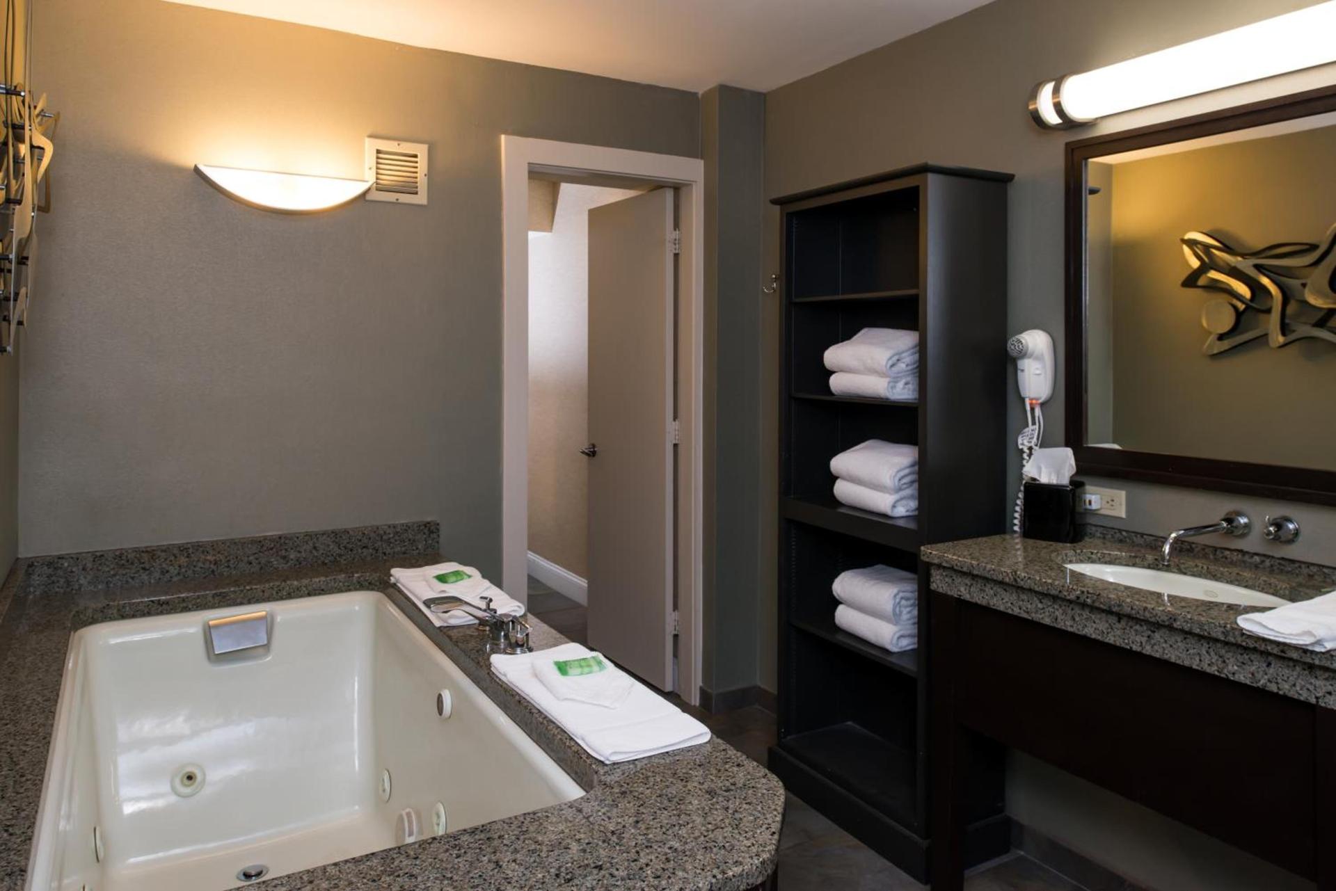 Doubletree By Hilton Concord Downtown photo 7