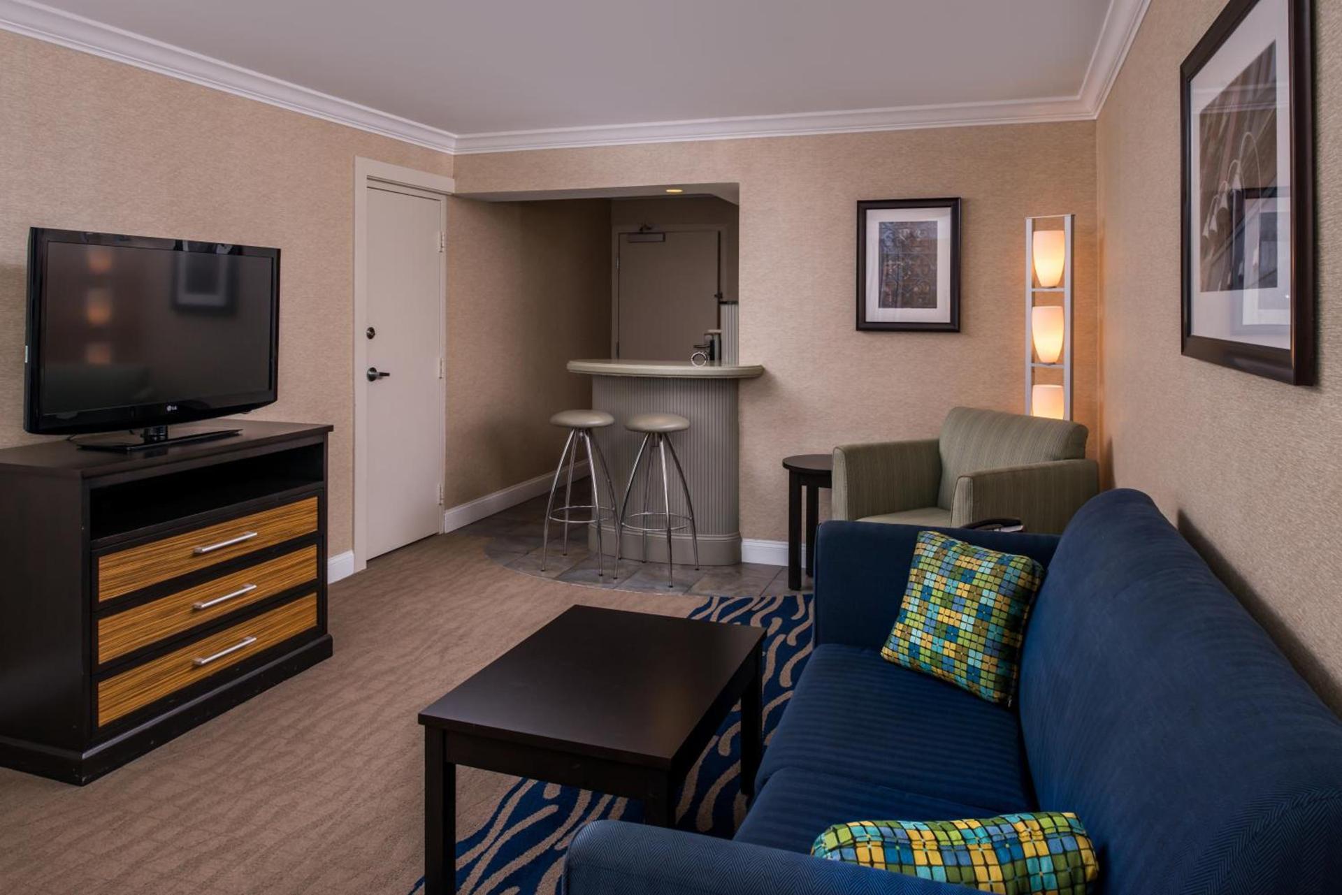 Doubletree By Hilton Concord Downtown photo 4