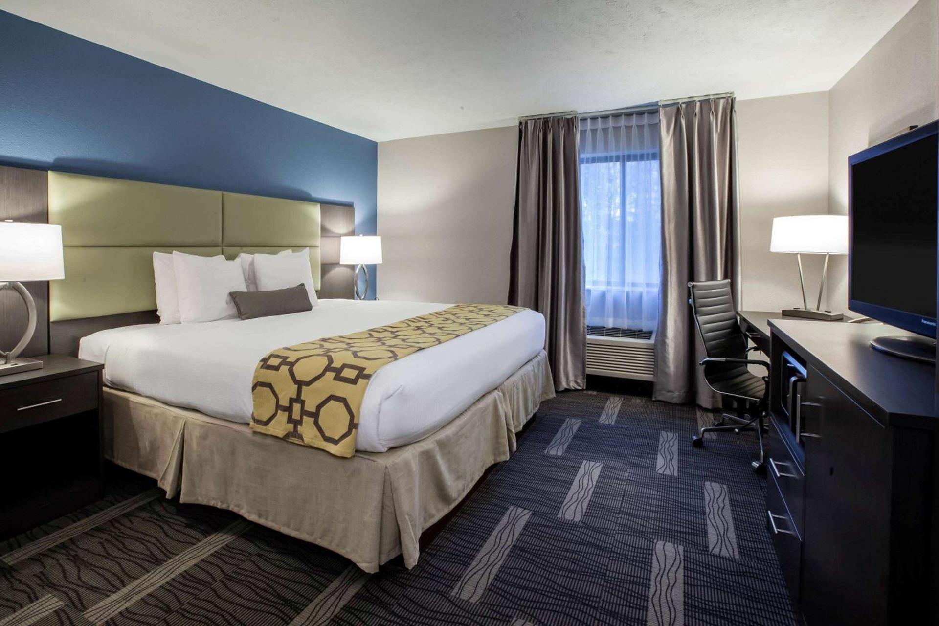 Baymont by Wyndham Traverse City photo 54