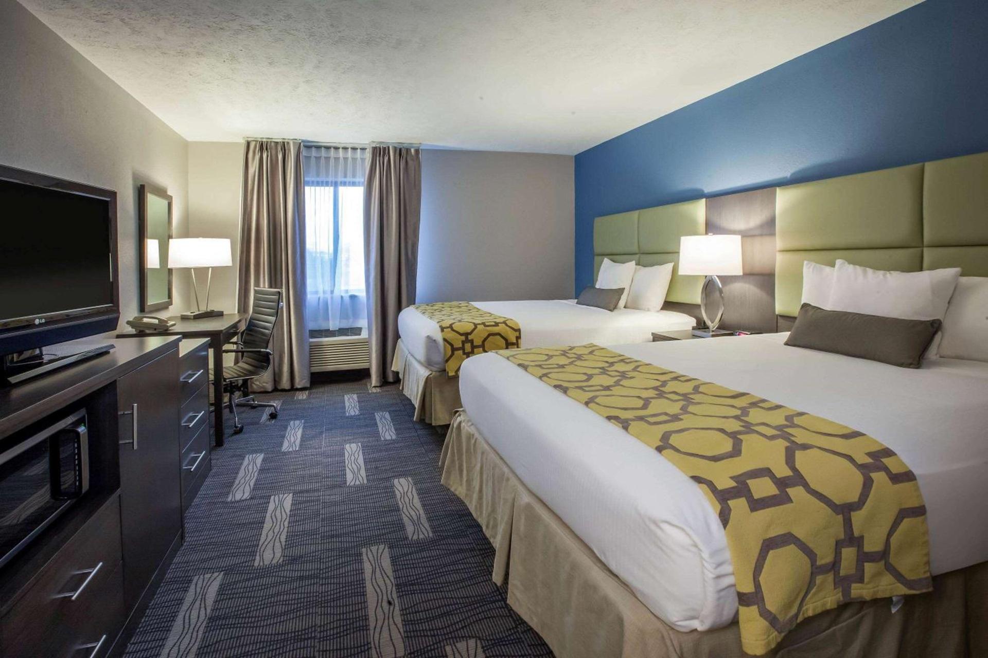 Baymont by Wyndham Traverse City photo 57