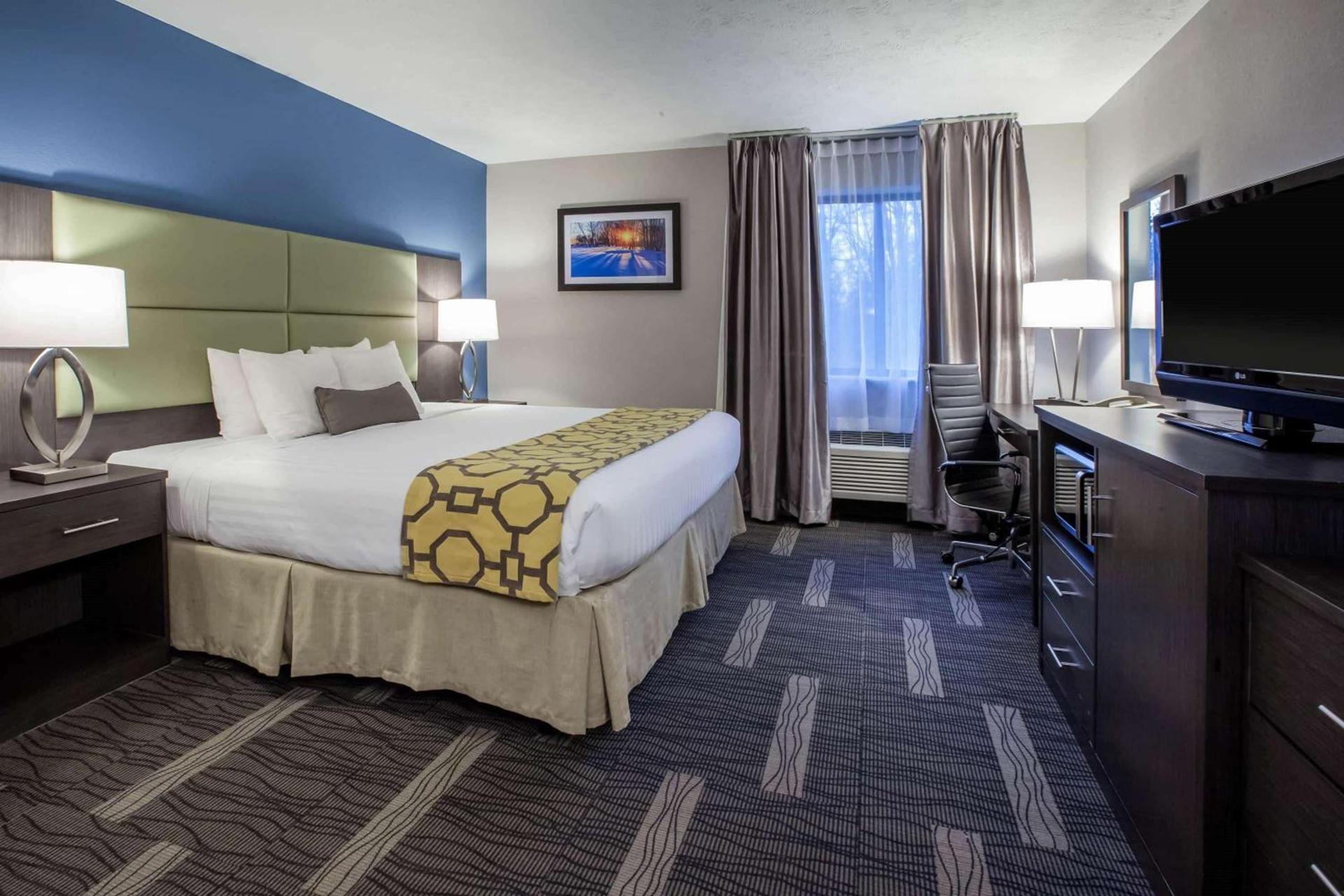 Baymont by Wyndham Traverse City photo 59