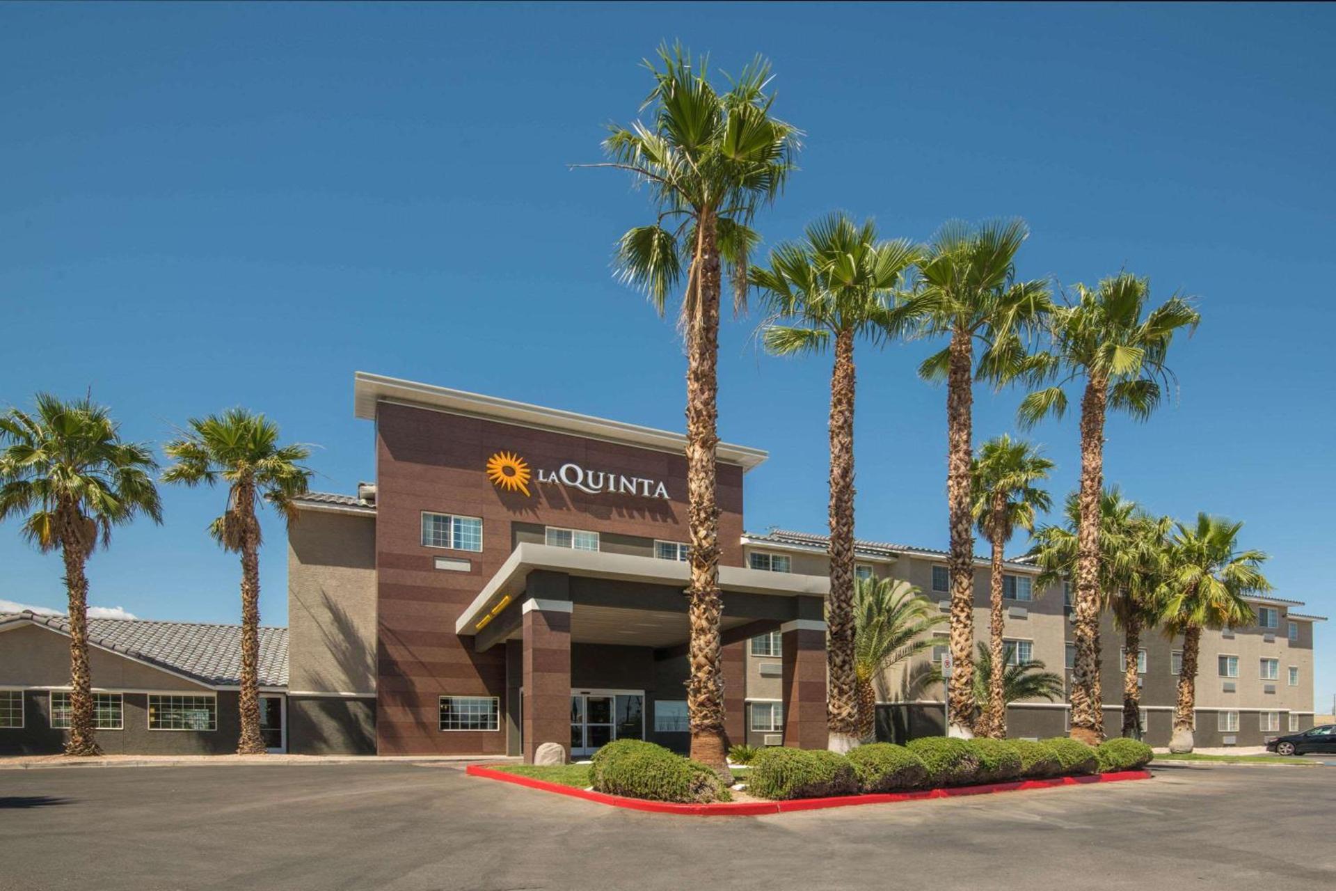 La Quinta Inn & Suites by Wyndham Las Vegas Nellis photo 2