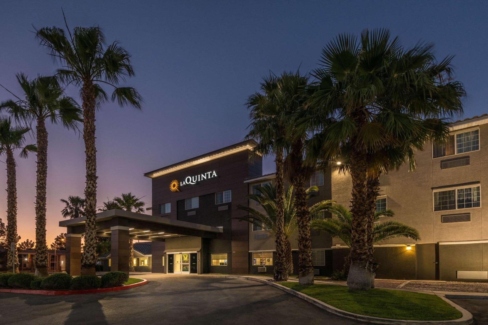 La Quinta Inn & Suites by Wyndham Las Vegas Nellis photo 3
