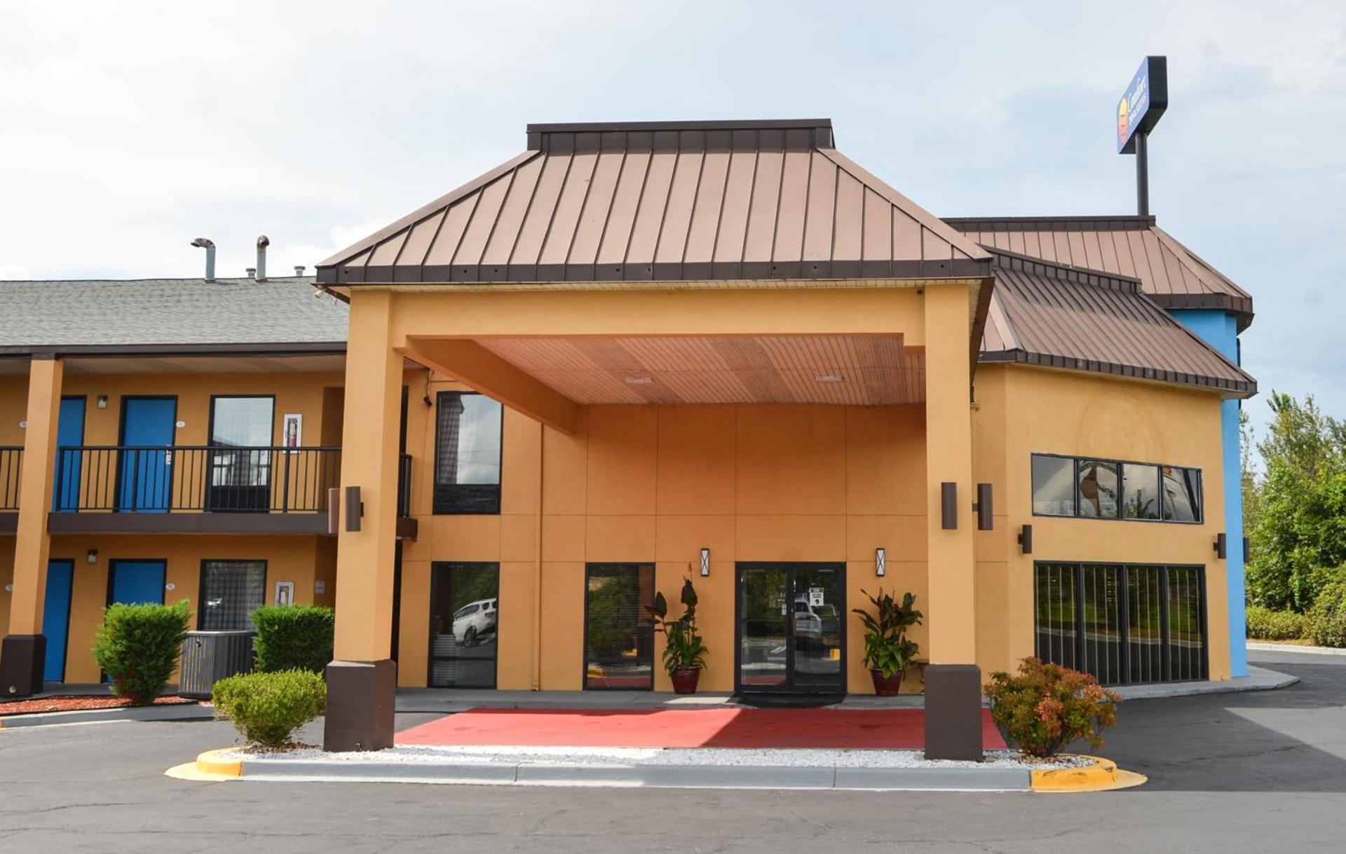 Baymont by Wyndham Santee photo 10