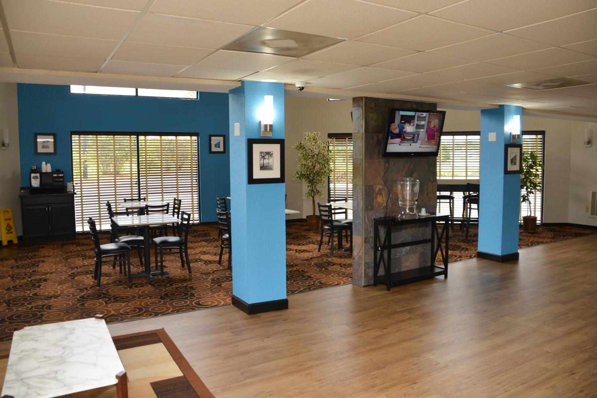 Baymont by Wyndham Santee photo 8