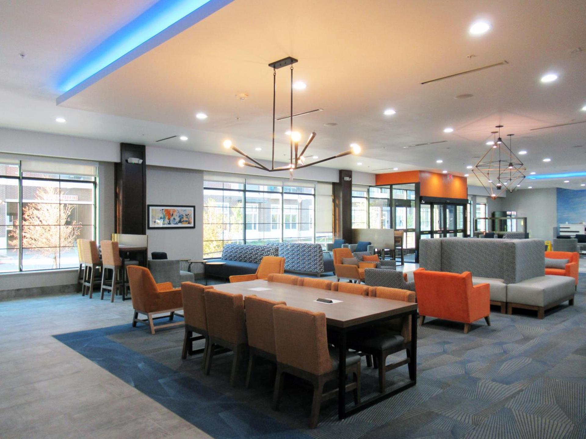 La Quinta Inn & Suites by Wyndham Dallas - Frisco Stadium photo 42