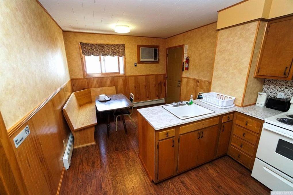 Red Ranch Inn photo 18