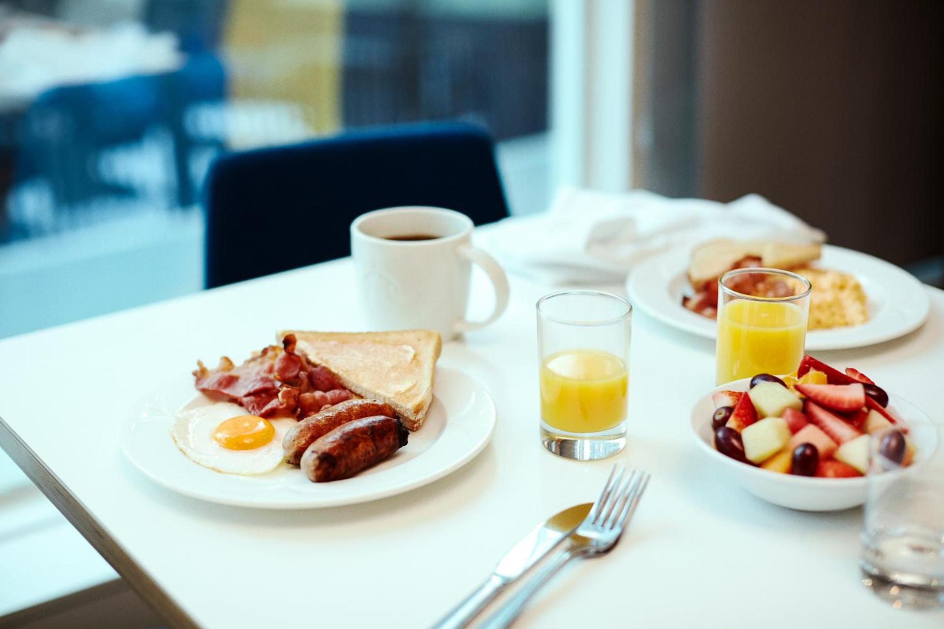 Holiday Inn Indianapolis Airport by IHG photo 2