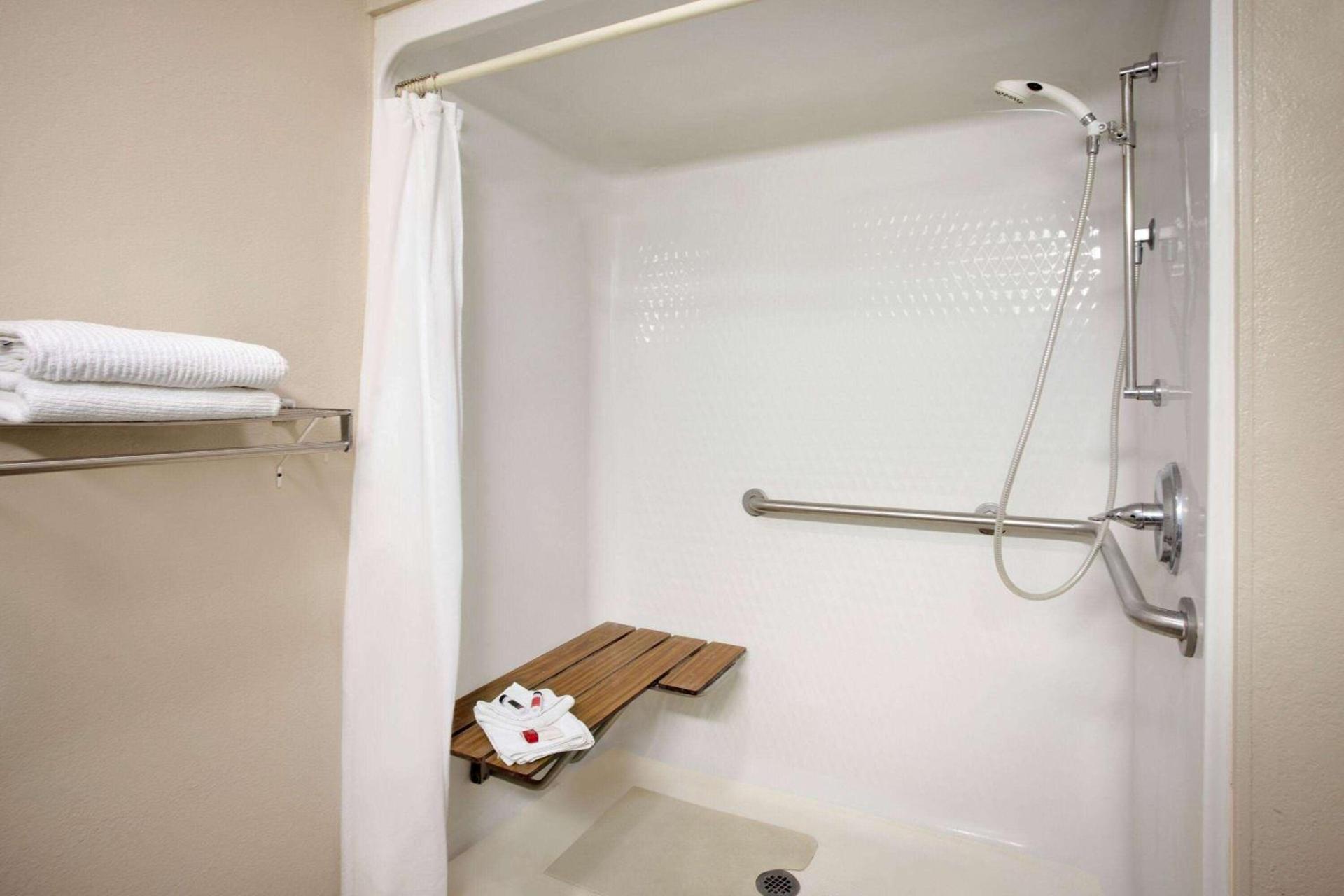 Travelodge by Wyndham Dexter photo 20