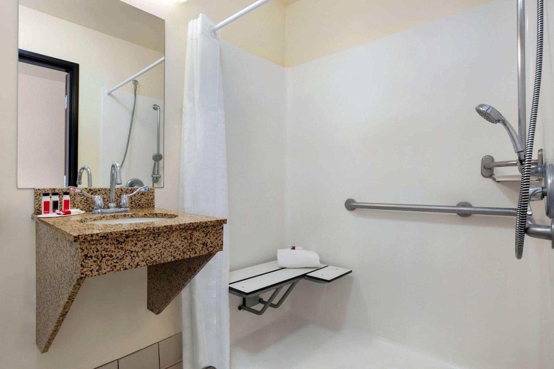 Travelodge by Wyndham North Platte photo 15