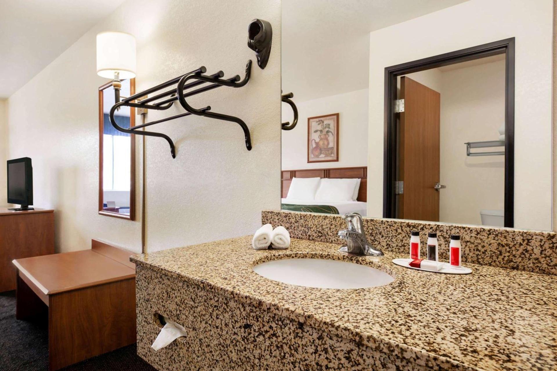 Travelodge by Wyndham North Platte photo 14