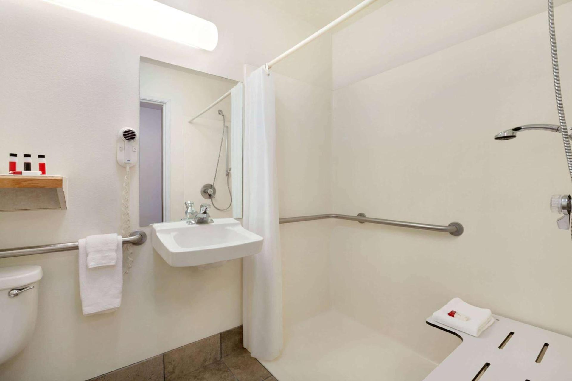 Travelodge by Wyndham Yermo photo 12