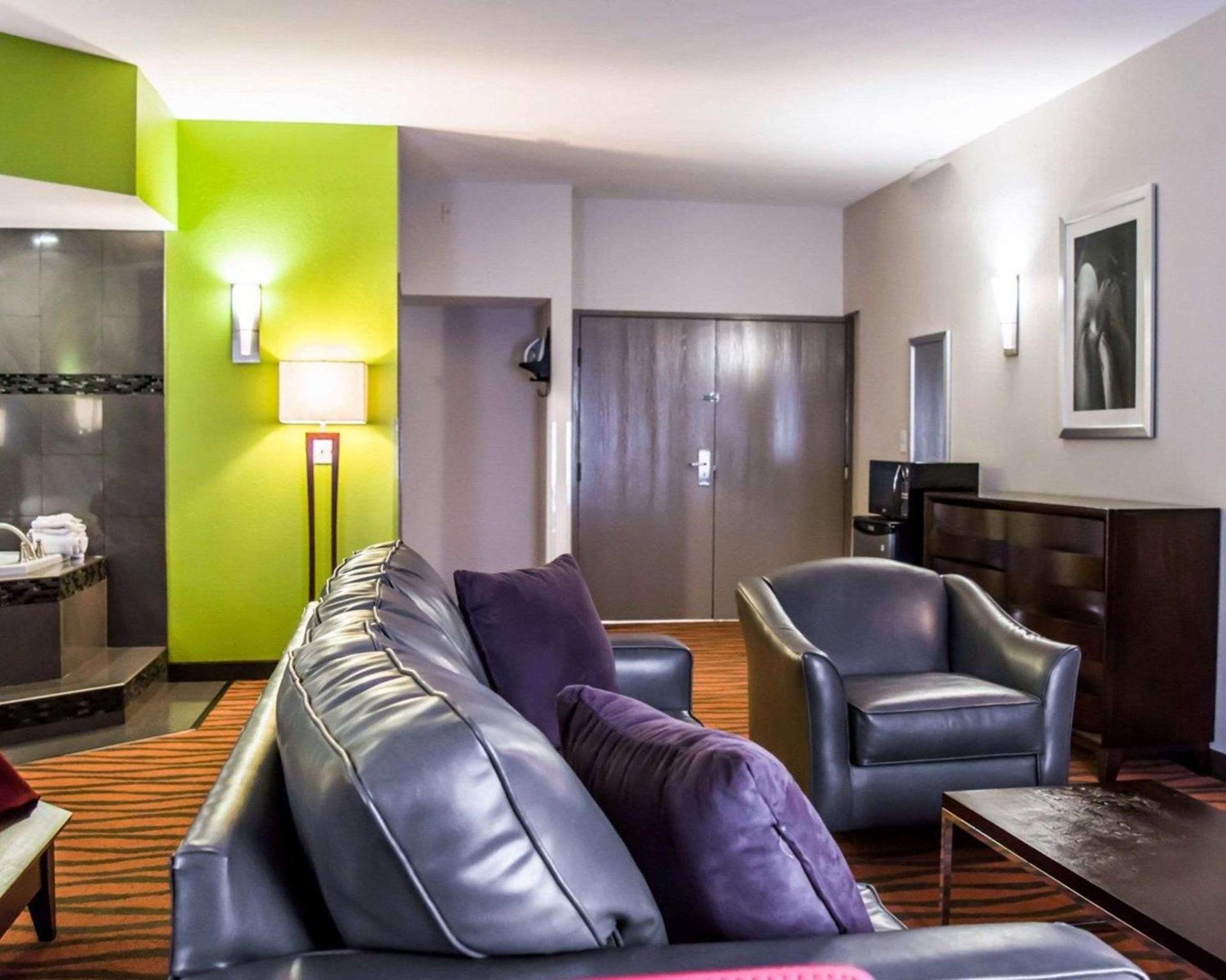 Quality Suites Fort Myers I-75 photo 10