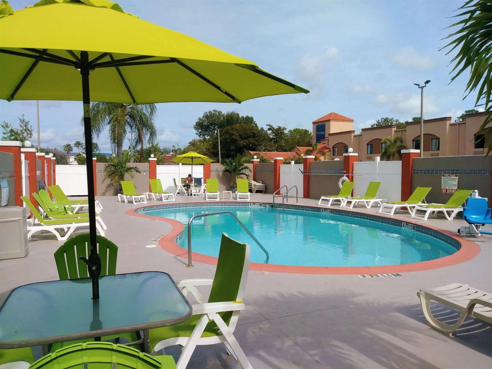 Quality Suites Fort Myers I-75 photo 24