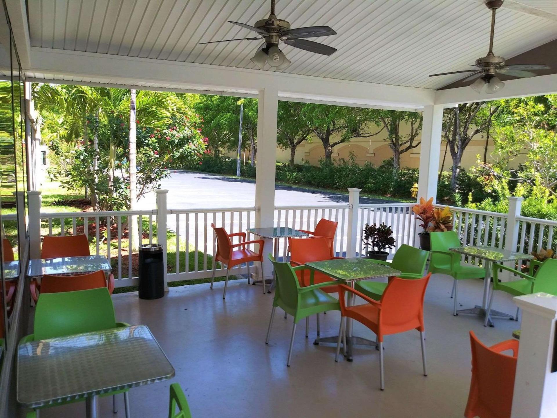 Quality Suites Fort Myers I-75 photo 32