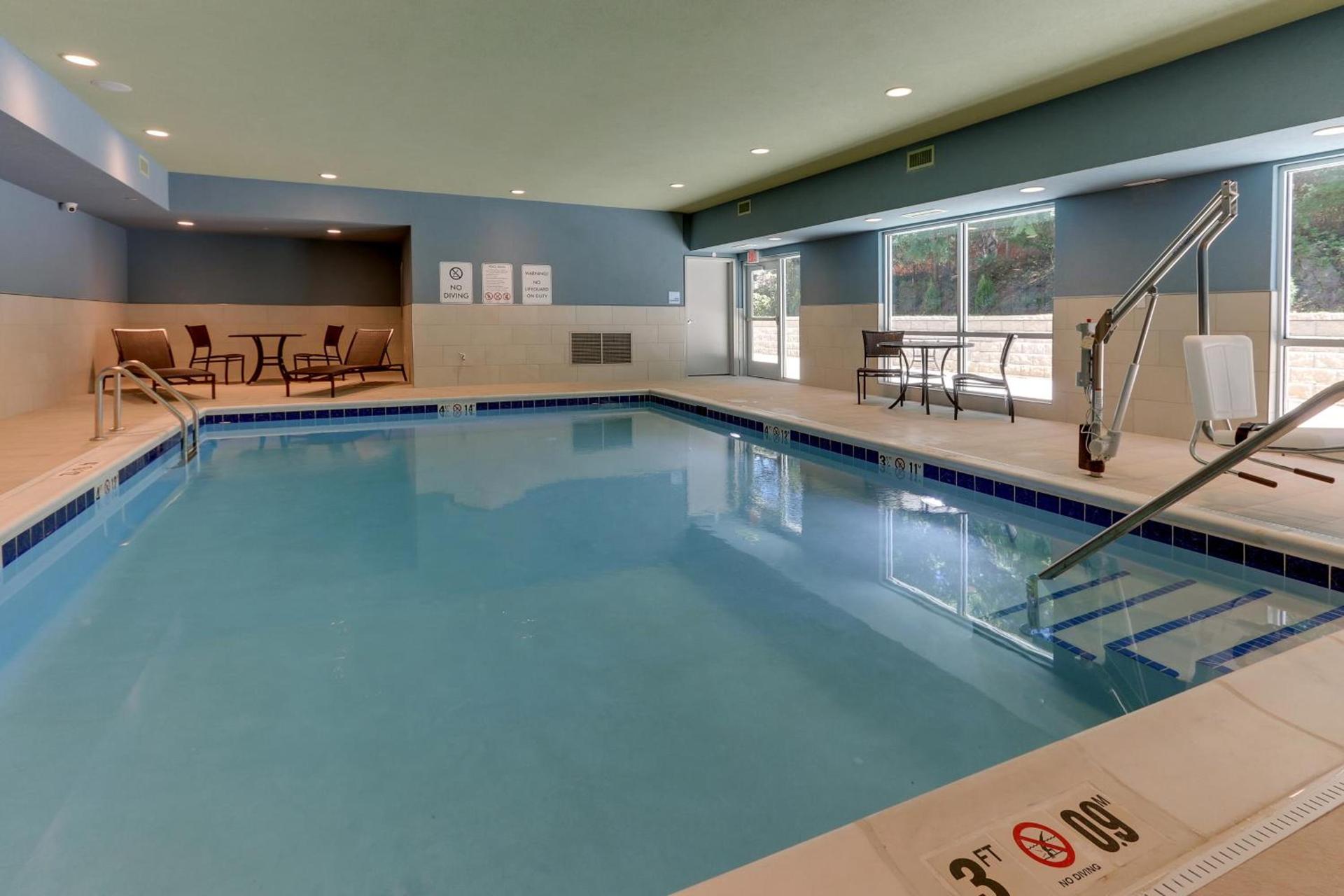 Holiday Inn Express & Suites - Roanoke – Civic Center photo 11