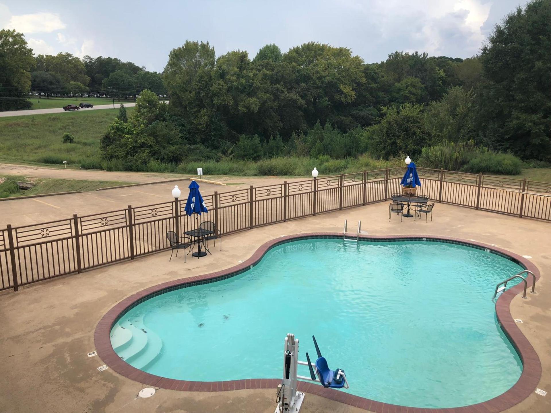Weston Inn & Suites photo 2