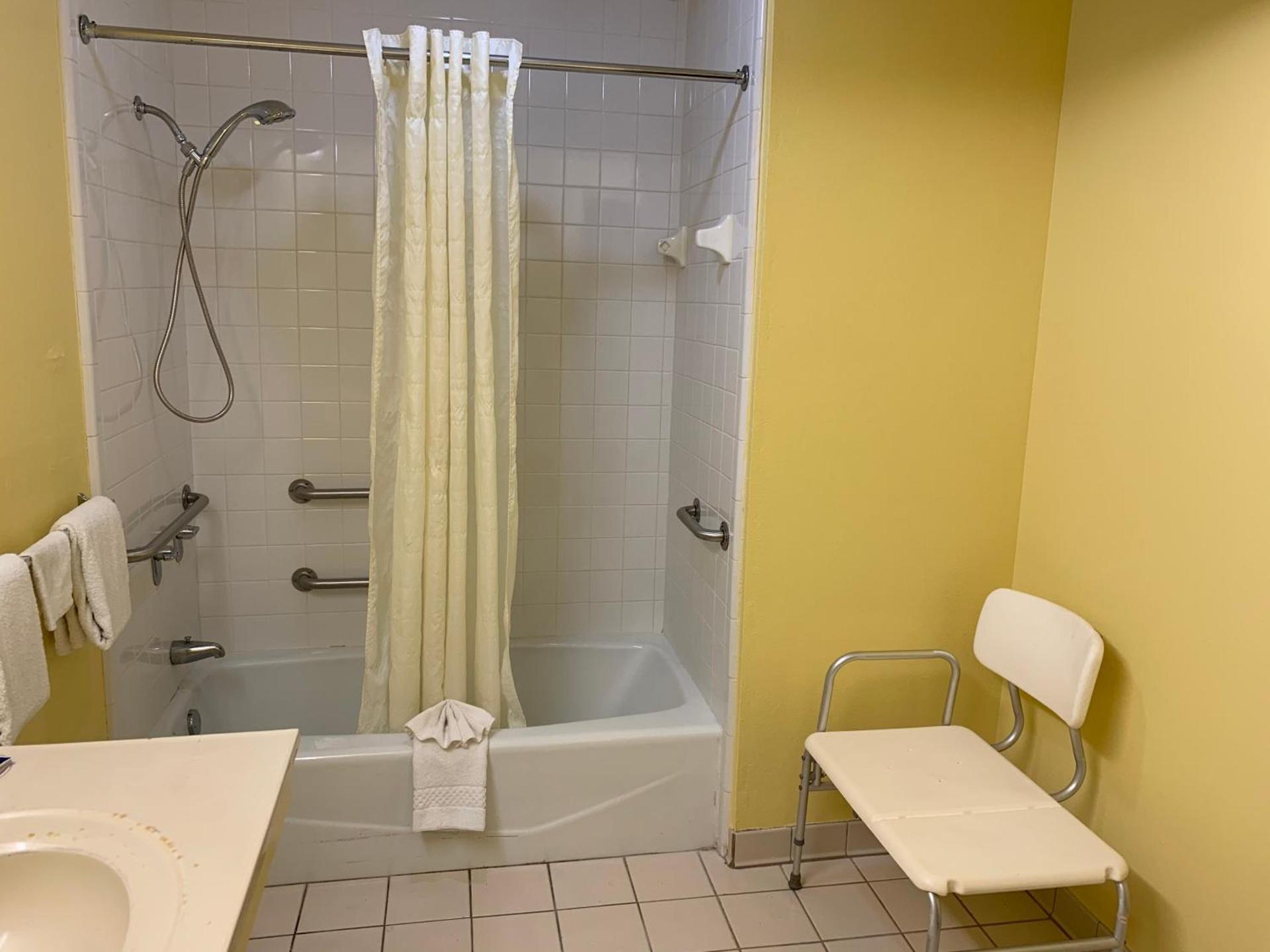 Relax Inn & Suites photo 12