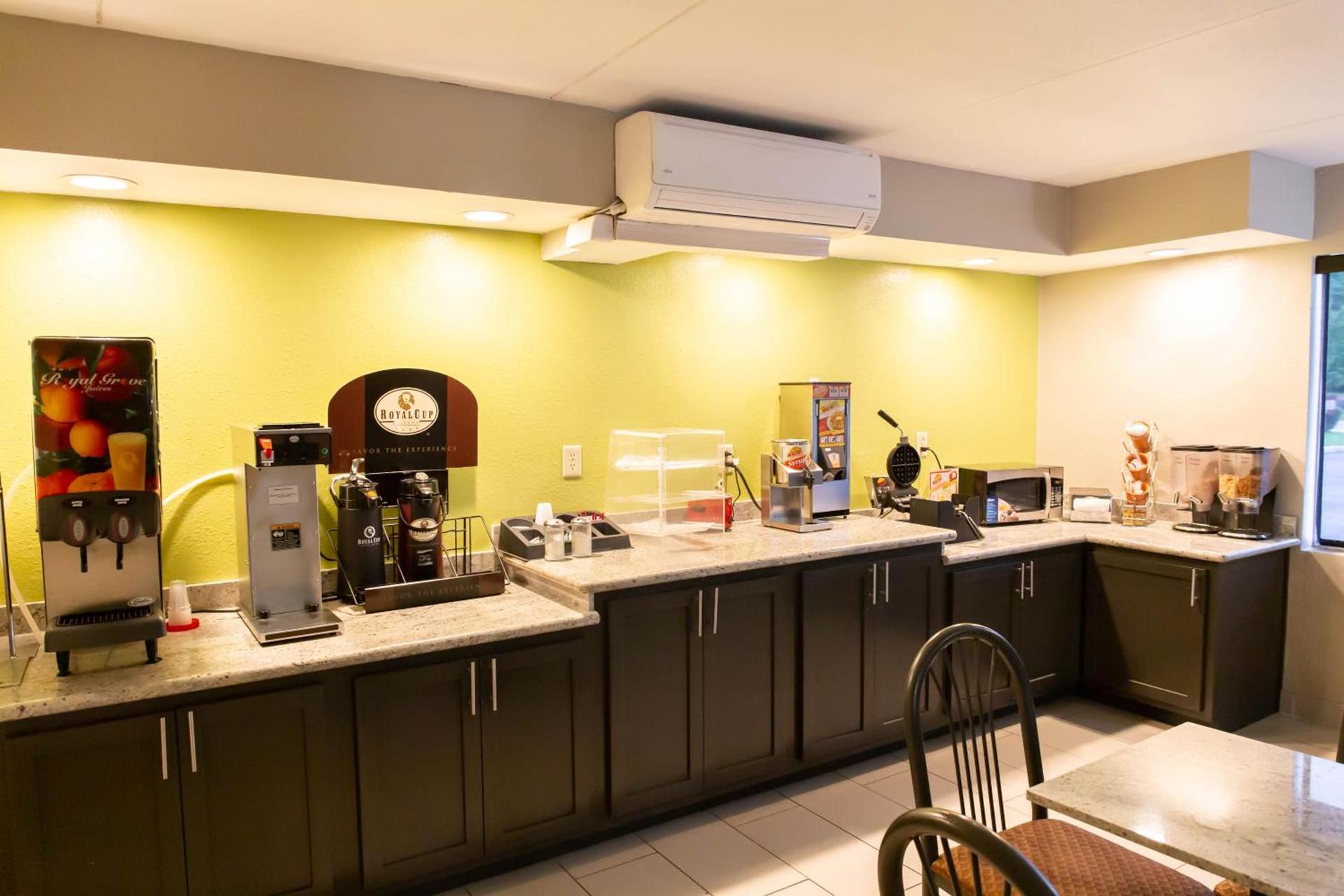 Regency Inn photo 2