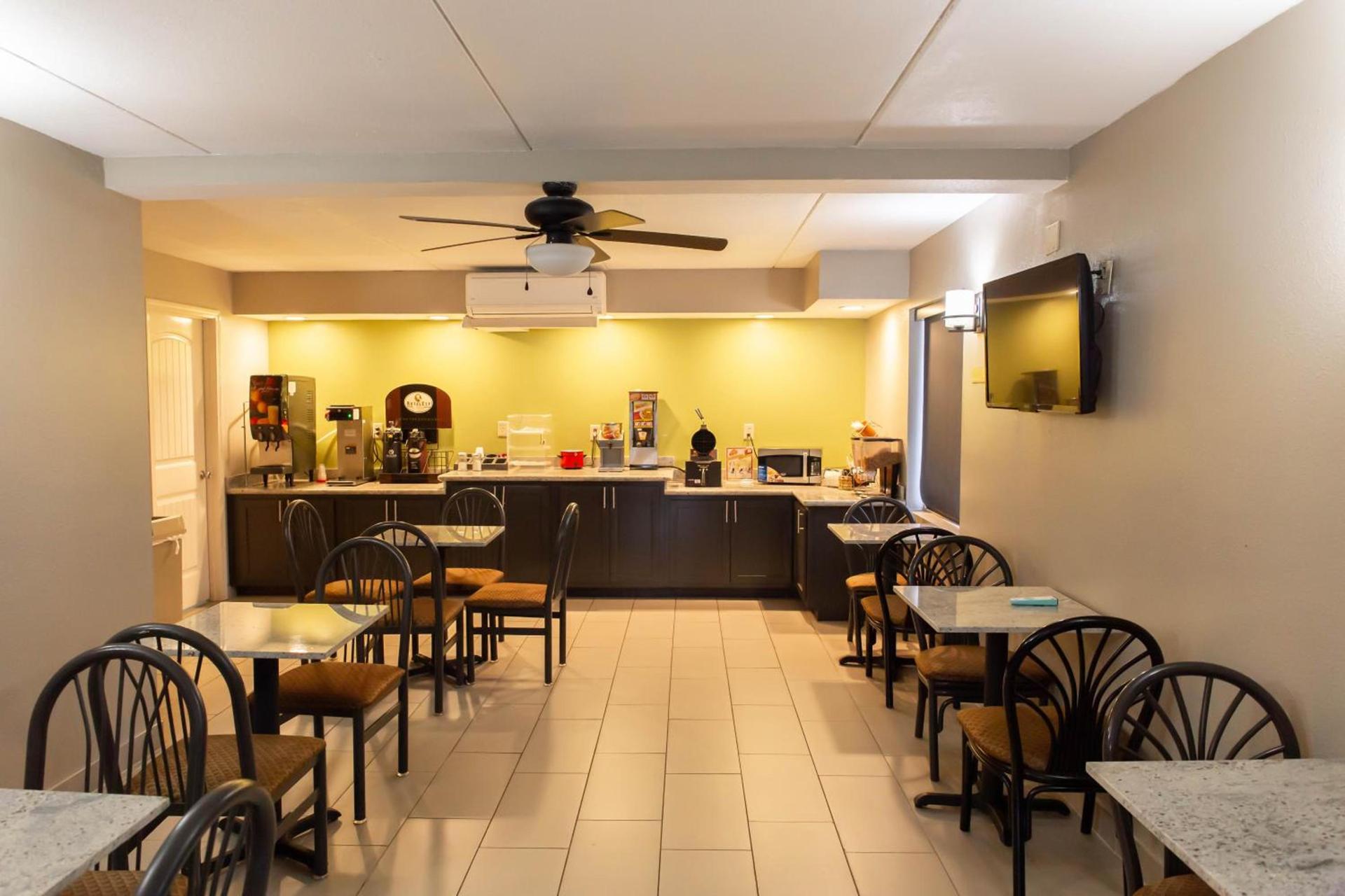 Regency Inn photo 3