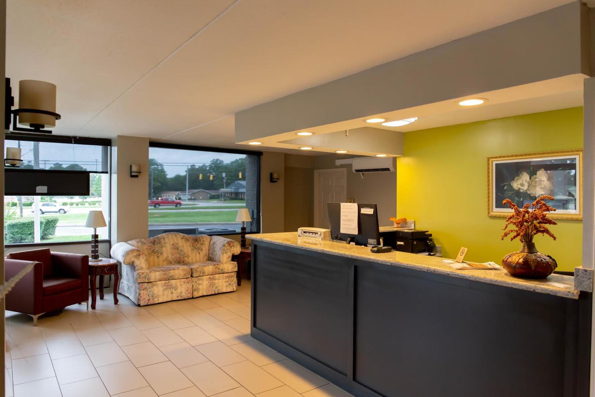 Regency Inn photo 4