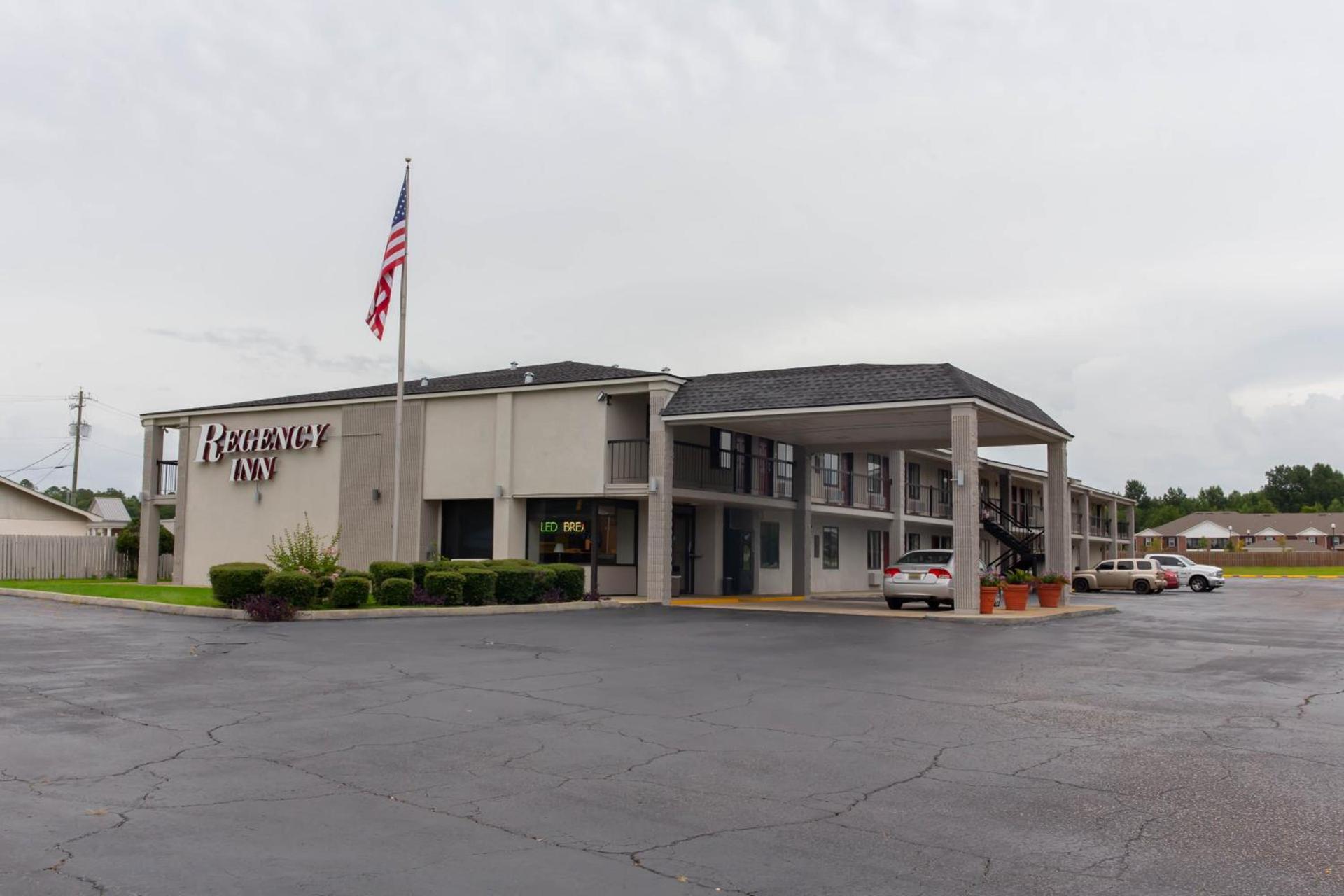 Regency Inn — hotel in Monroeville