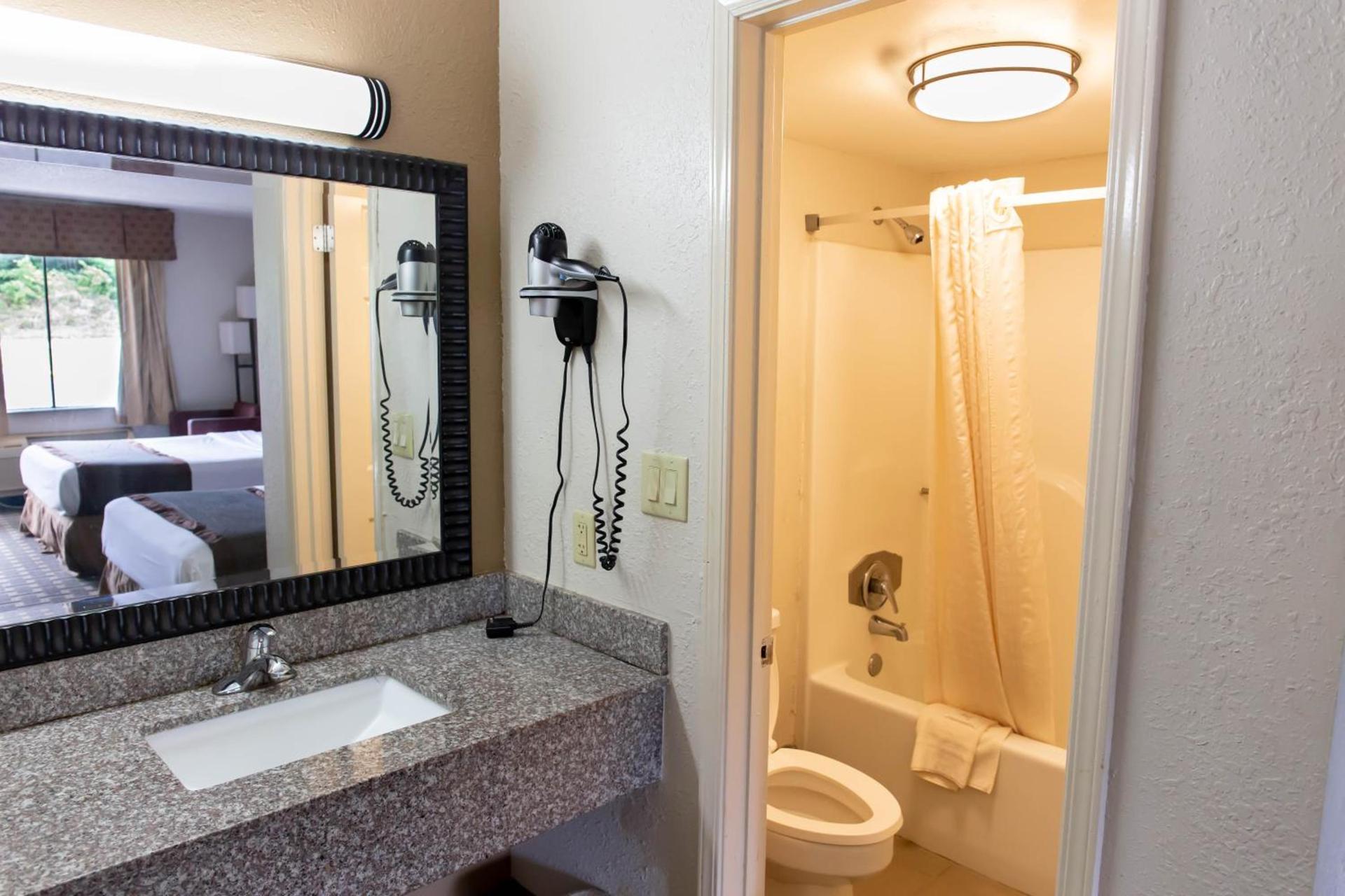 Regency Inn photo 7