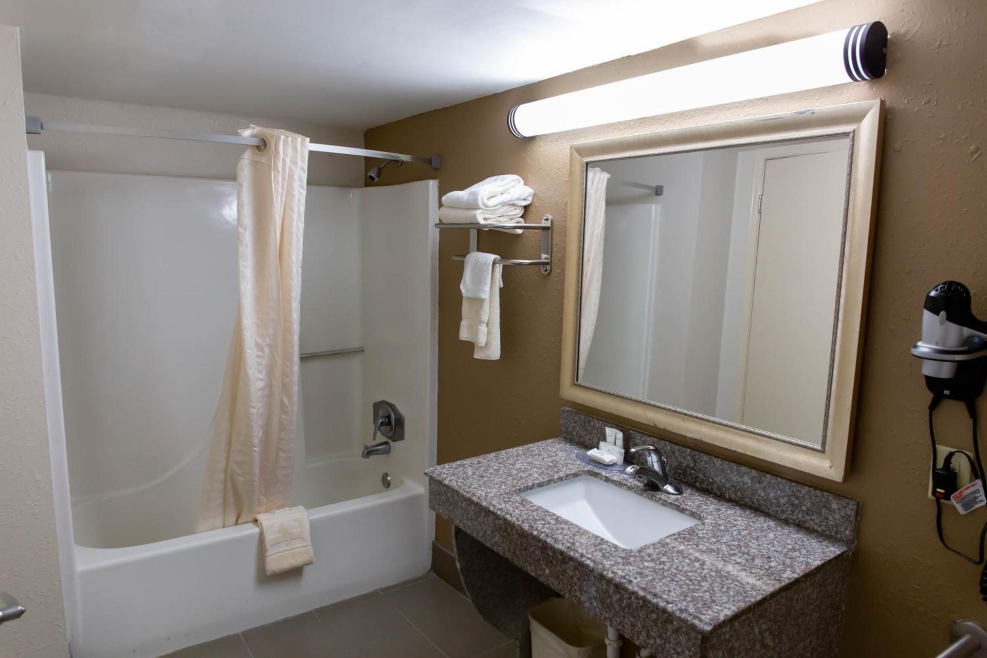 Regency Inn photo 10
