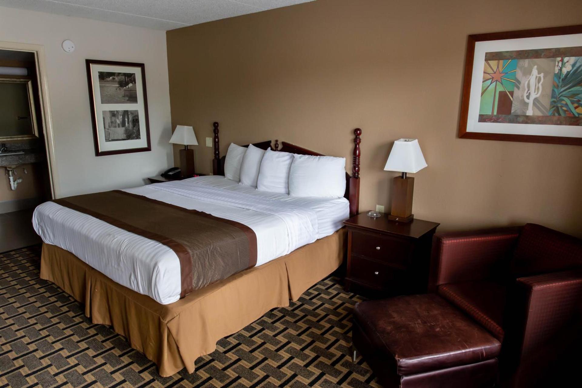 Regency Inn photo 9