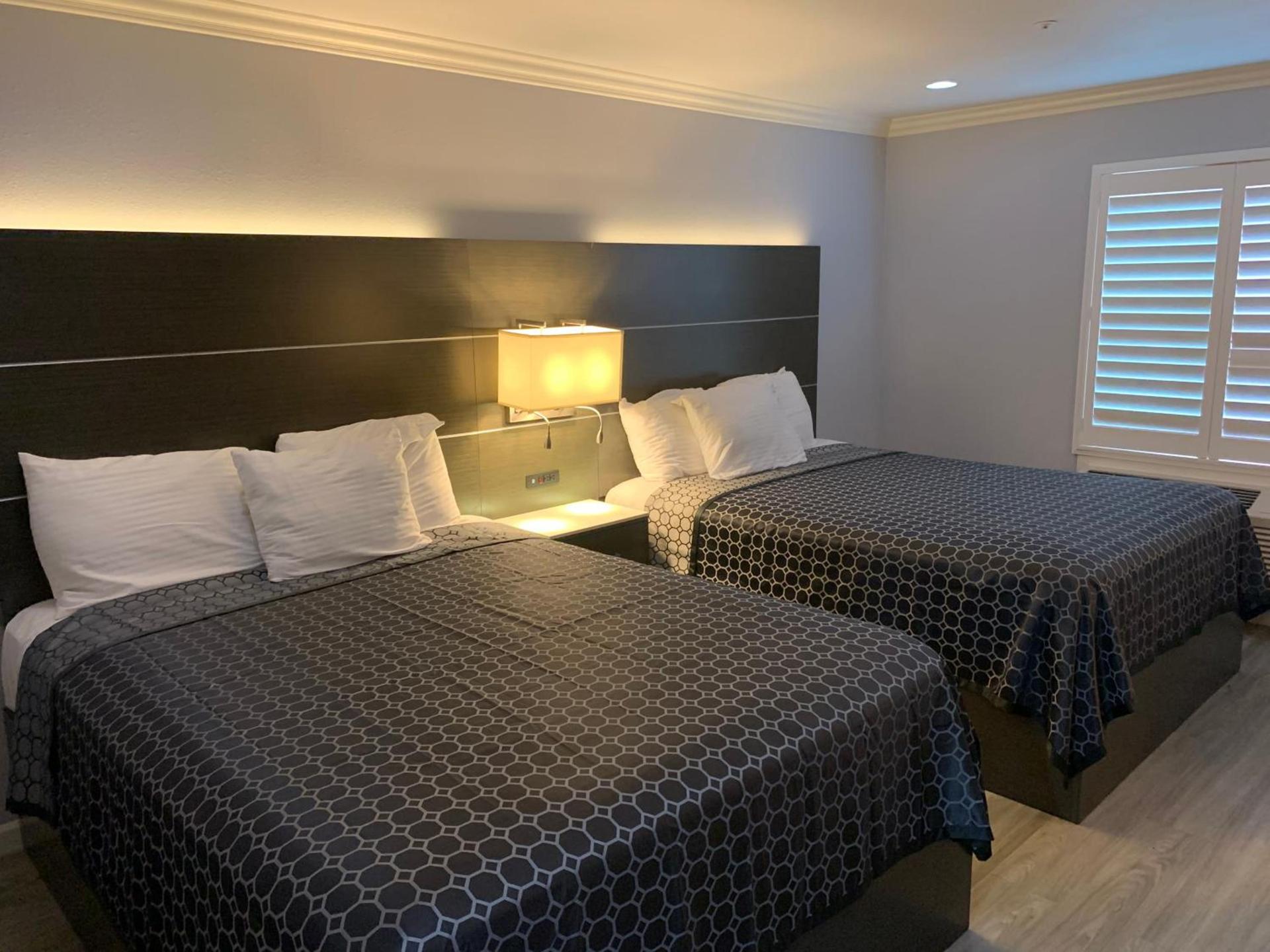 Mirage Inn & Suites photo 23