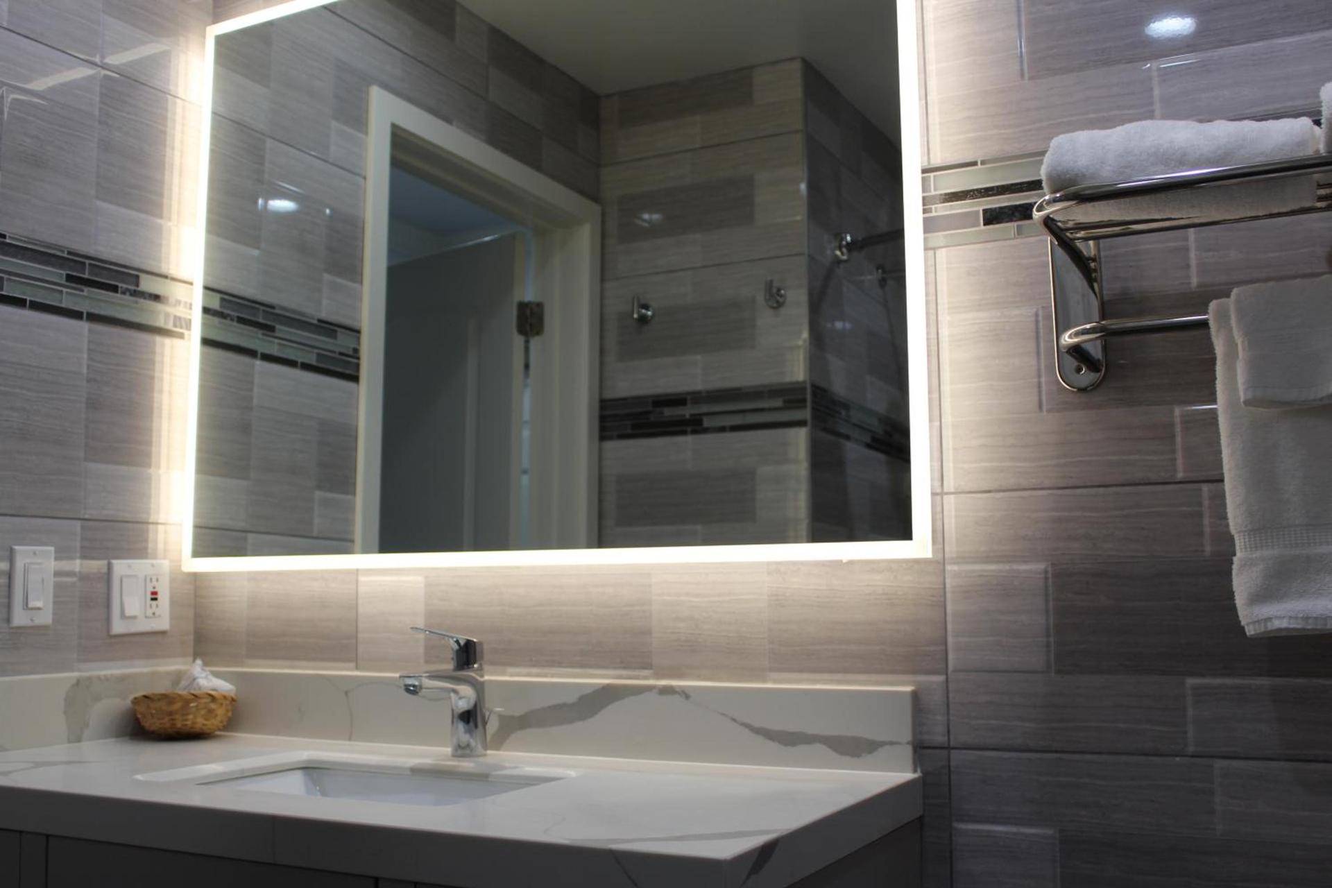 Mirage Inn & Suites photo 16