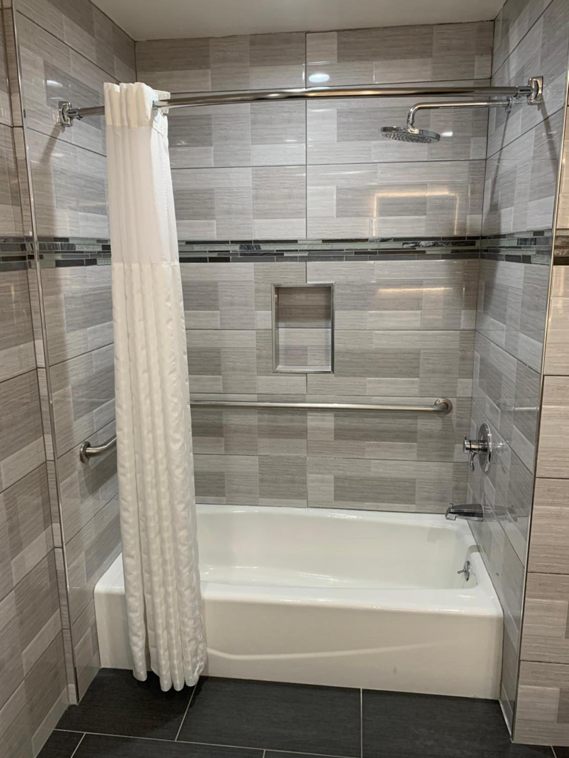 Mirage Inn & Suites photo 5
