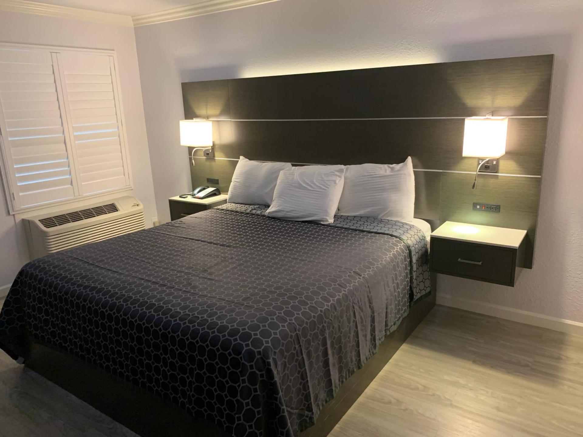Mirage Inn & Suites photo 18