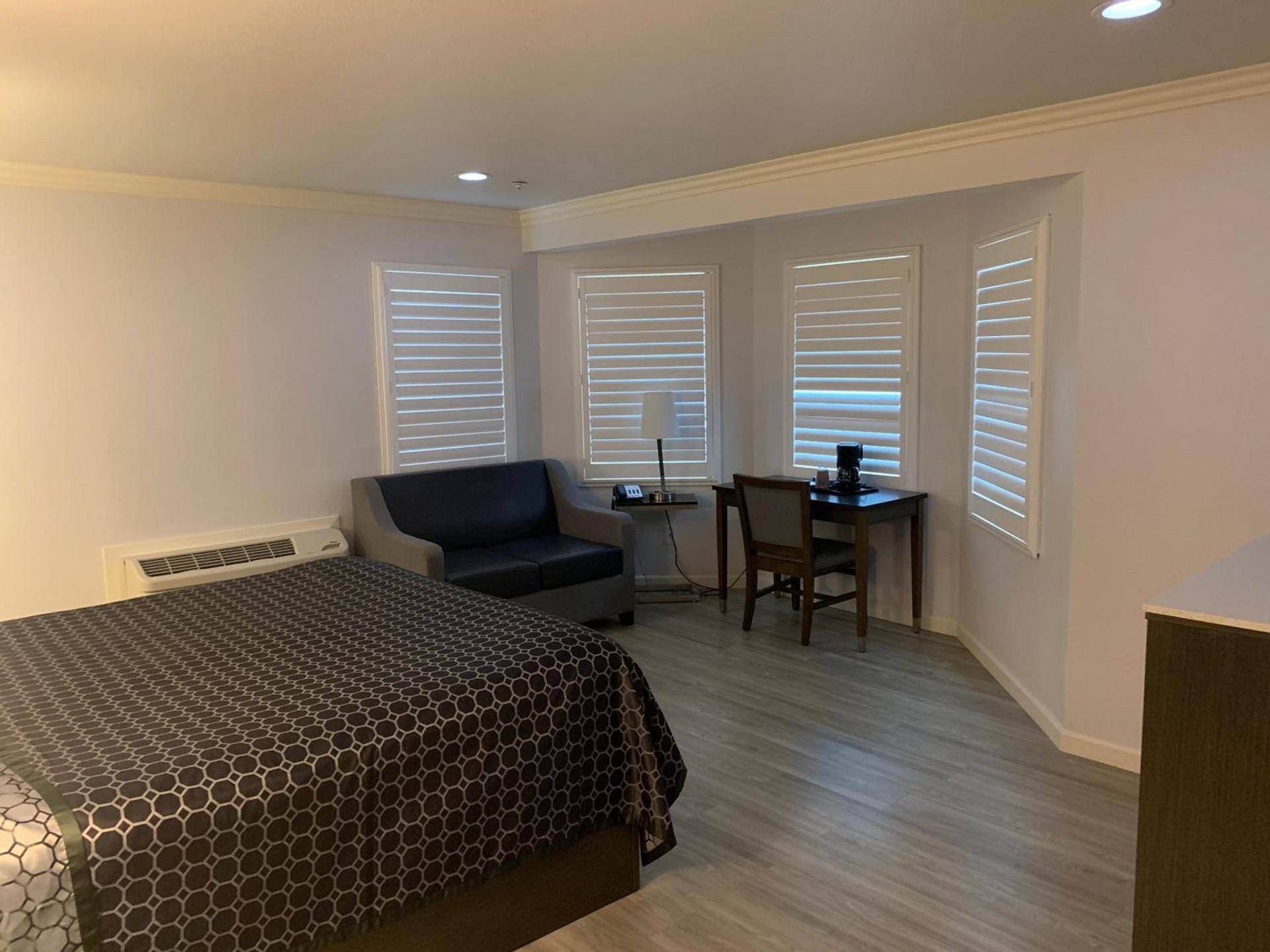 Mirage Inn & Suites photo 14
