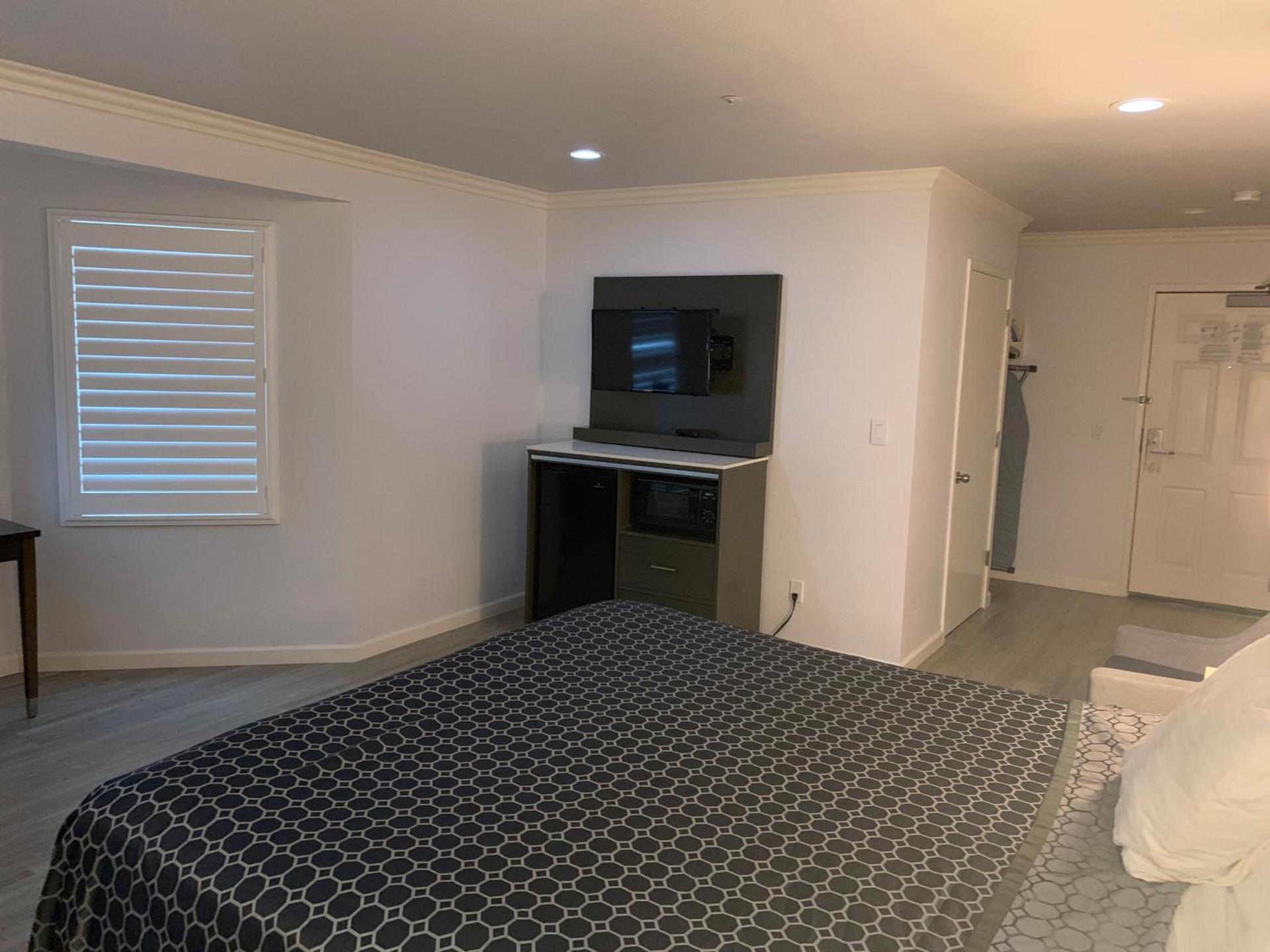 Mirage Inn & Suites photo 13