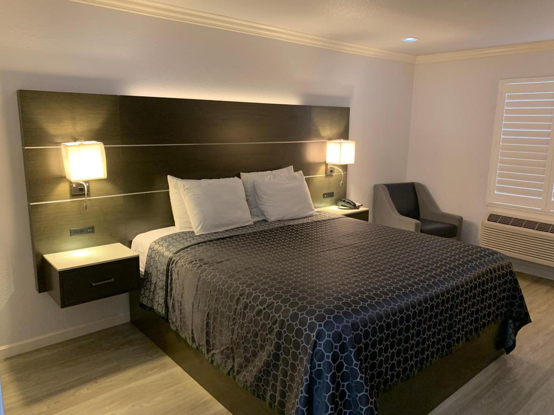Mirage Inn & Suites photo 12