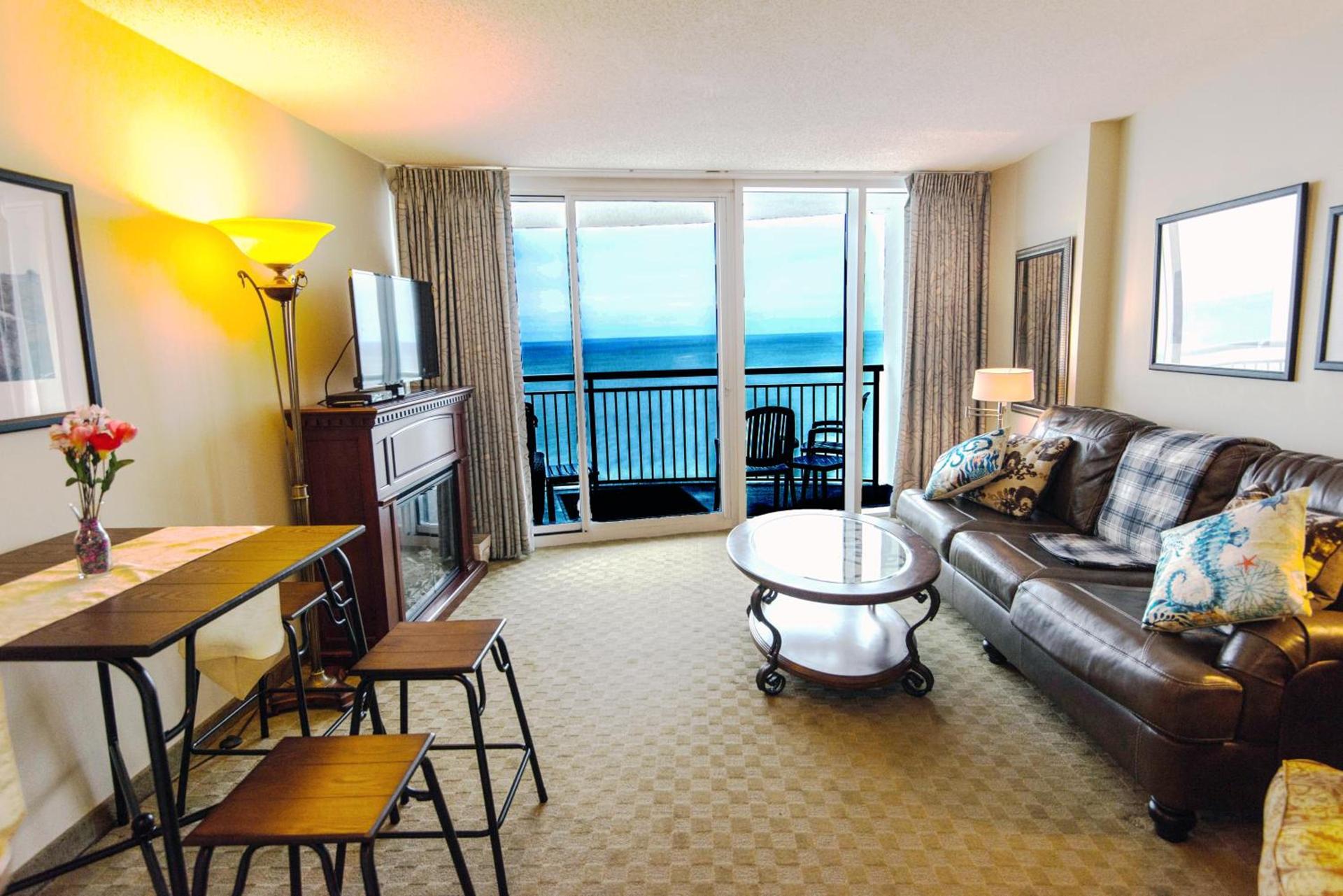 Deluxe Ocean front One Bedroom suite in Sandy Beach Resort photo 17