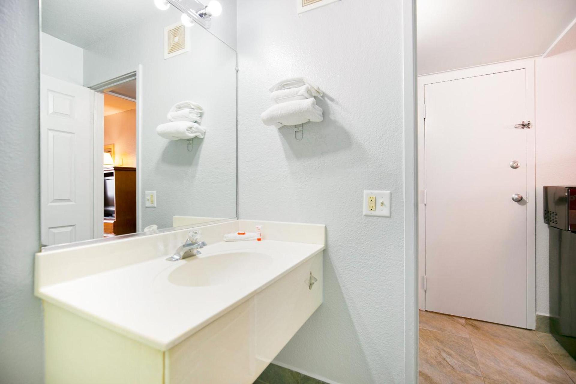 OYO Hotel Houston Southwest I-69 photo 13