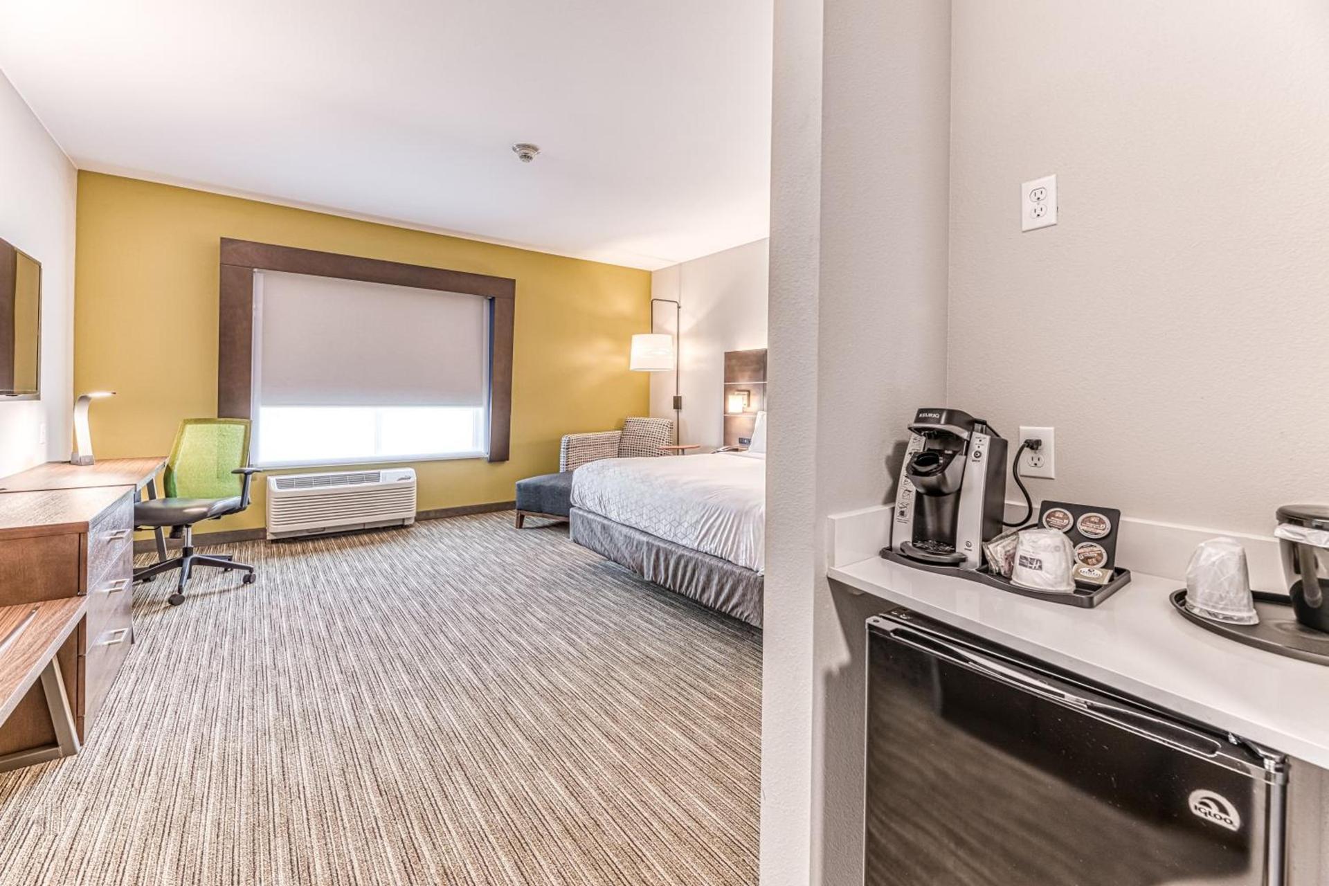 Holiday Inn Express & Suites - Rantoul by IHG photo 35