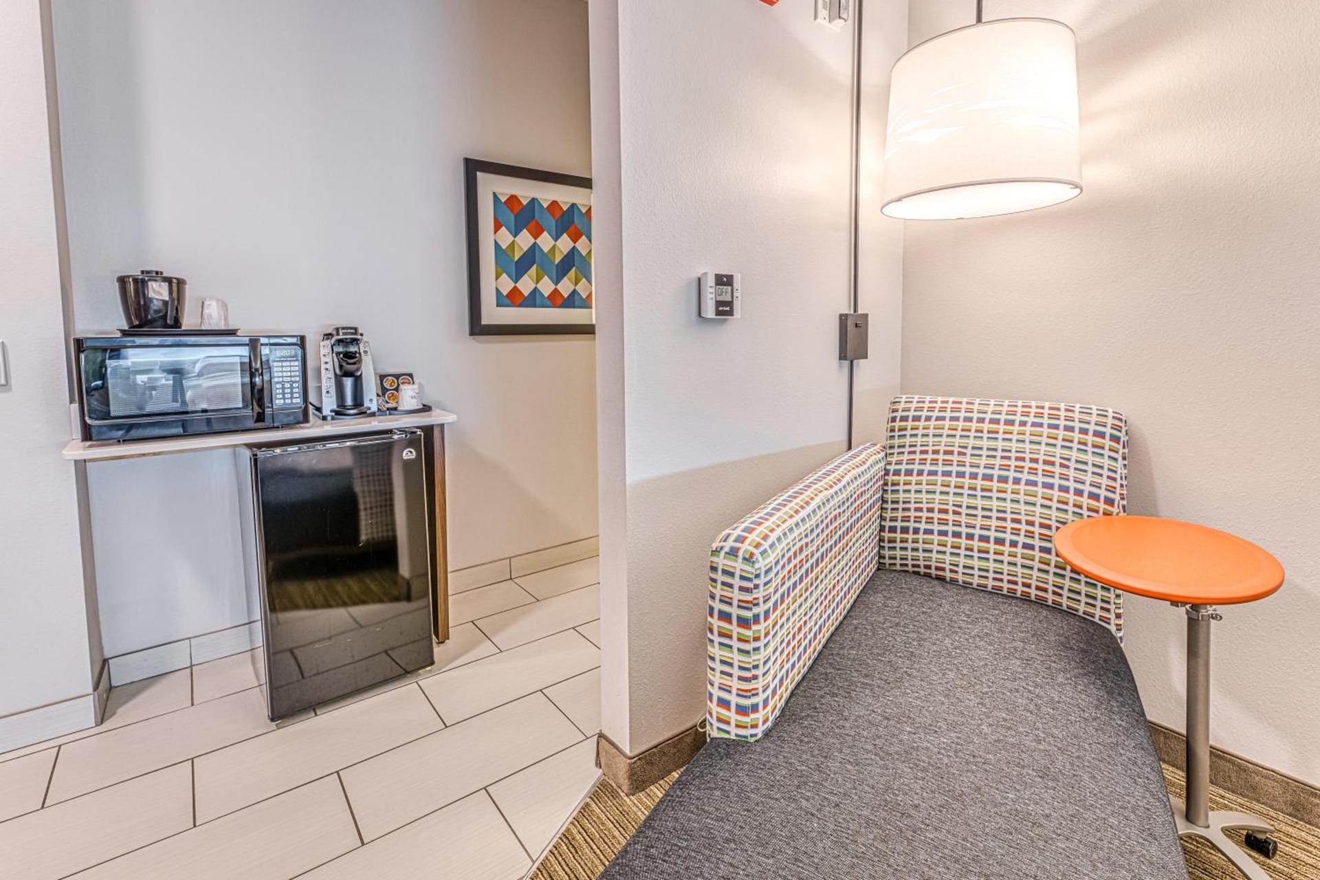 Holiday Inn Express & Suites - Rantoul by IHG photo 41