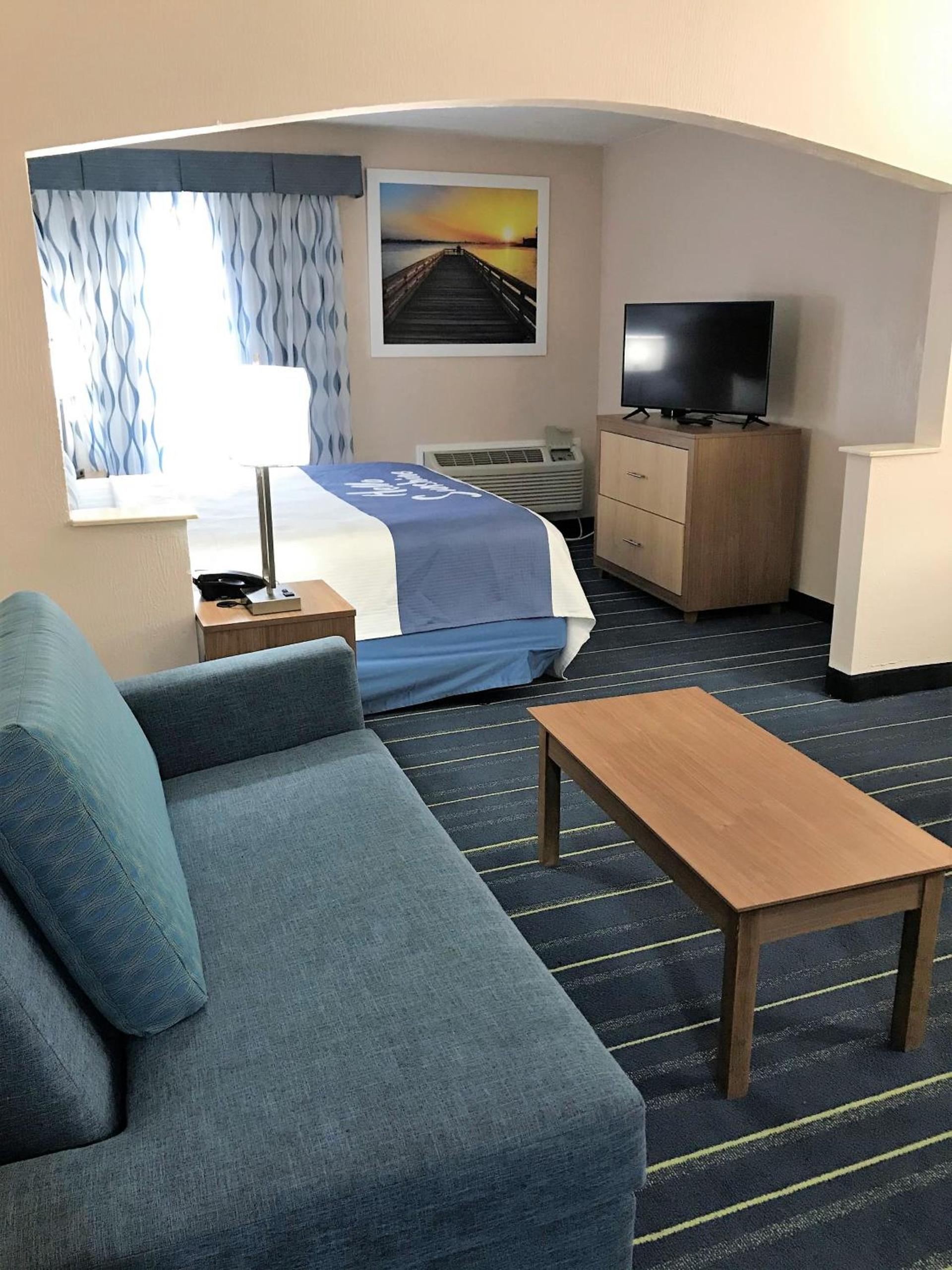 Days Inn by Wyndham Panama City photo 30
