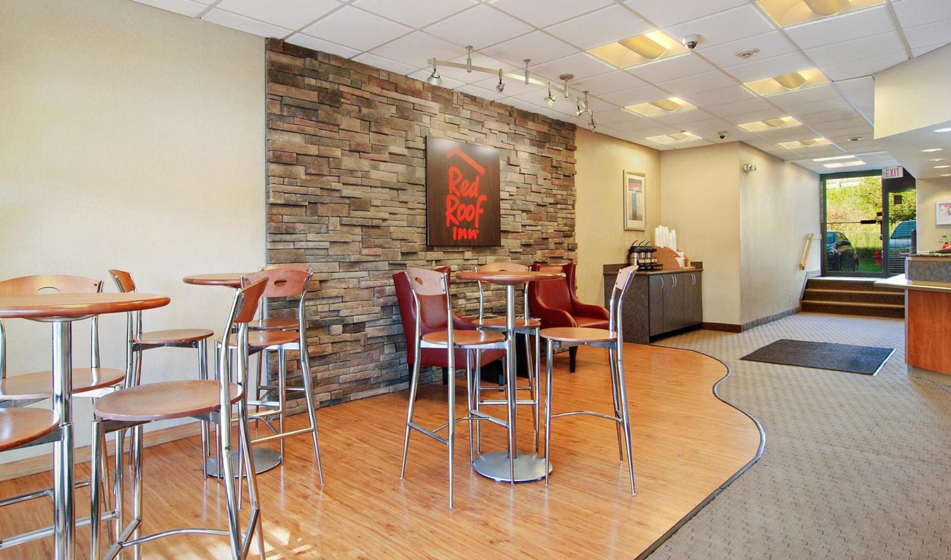 Red Roof Inn Cleveland Airport - Middleburg Heights photo 5