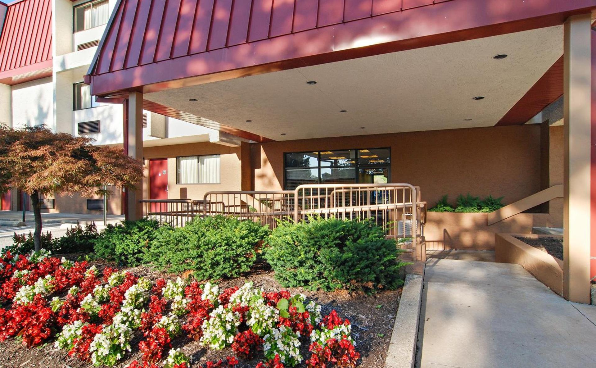 Red Roof Inn Cleveland Airport - Middleburg Heights photo 3