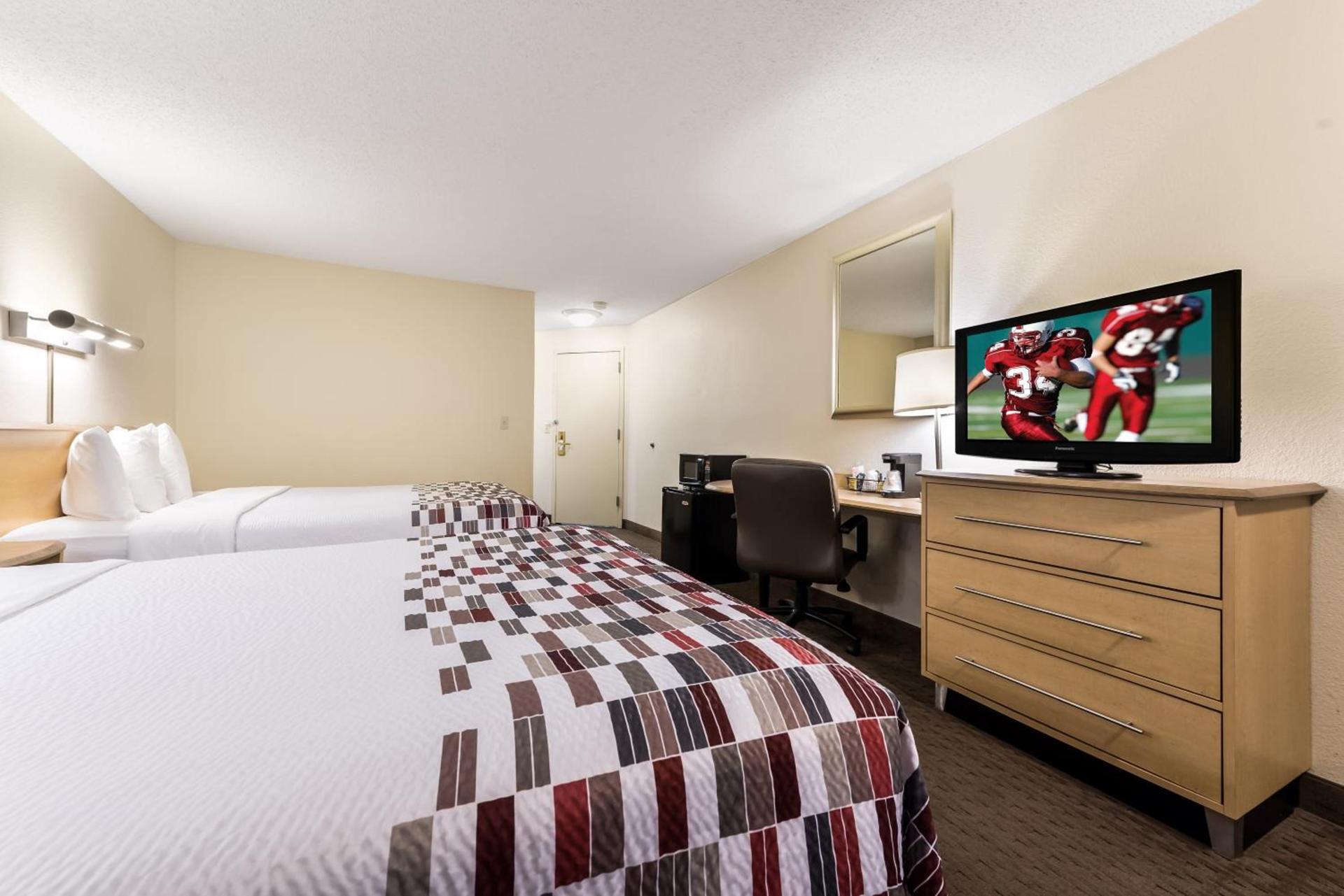 Red Roof Inn Cleveland Airport - Middleburg Heights photo 14