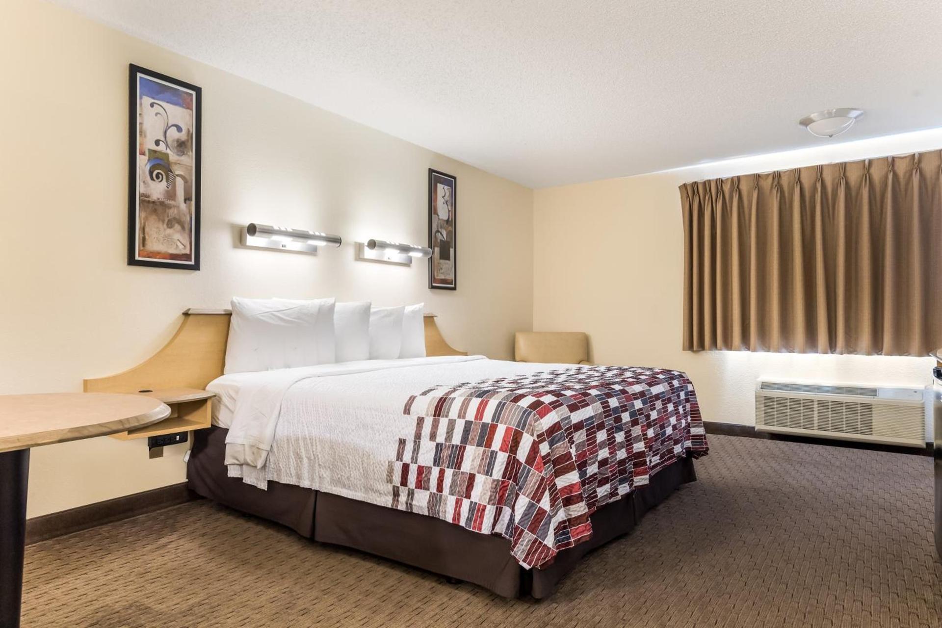 Red Roof Inn Cleveland Airport - Middleburg Heights photo 8