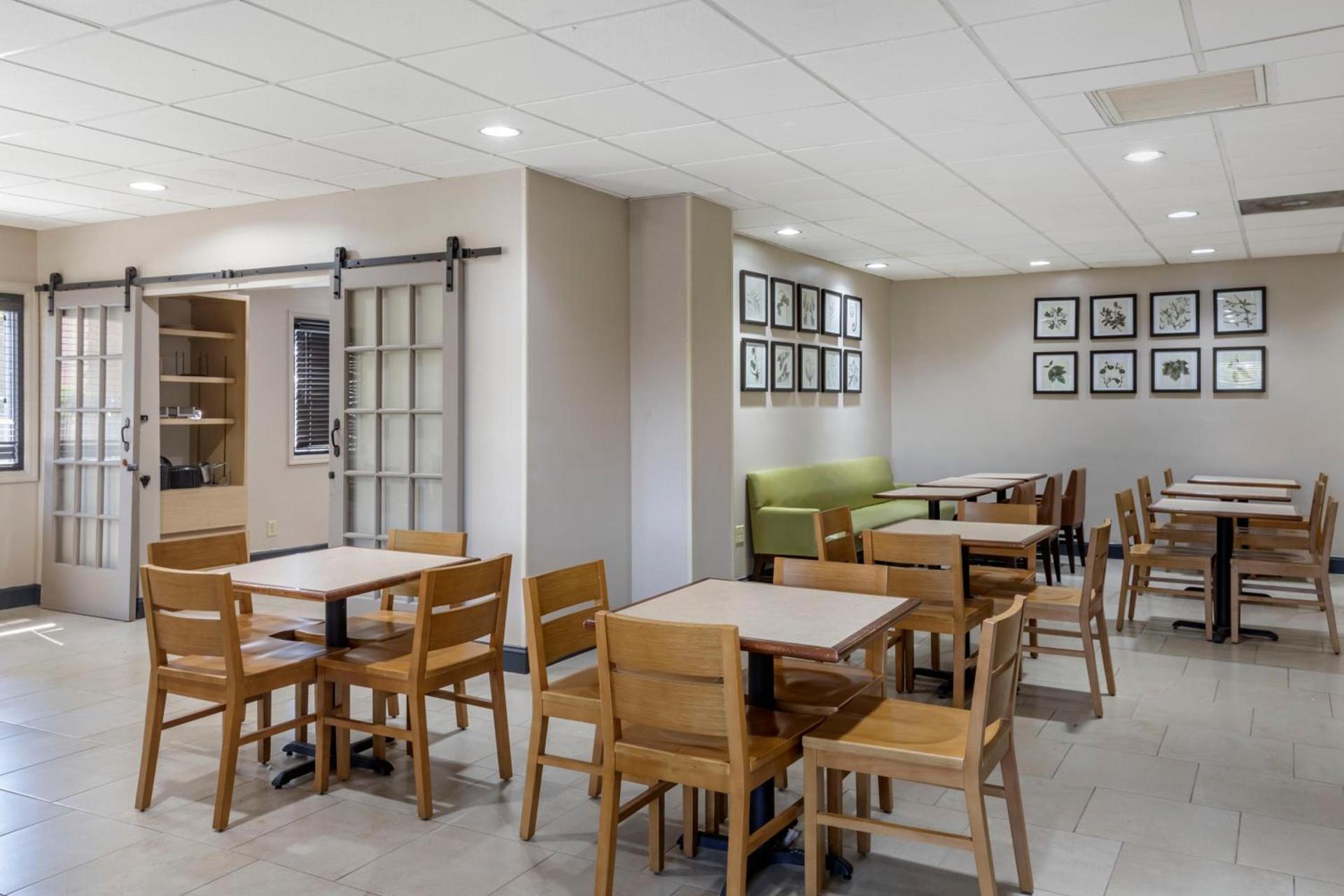 Country Inn & Suites by Radisson, Atlanta Downtown photo 19