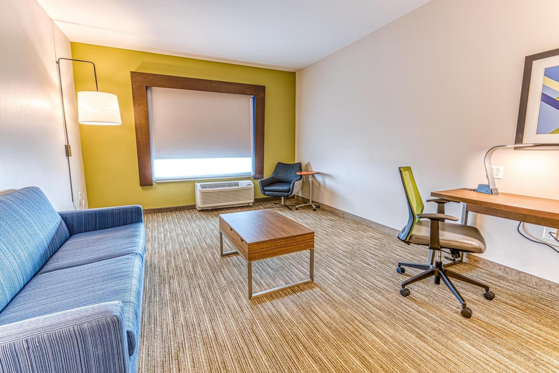Holiday Inn Express & Suites - Rantoul by IHG photo 37